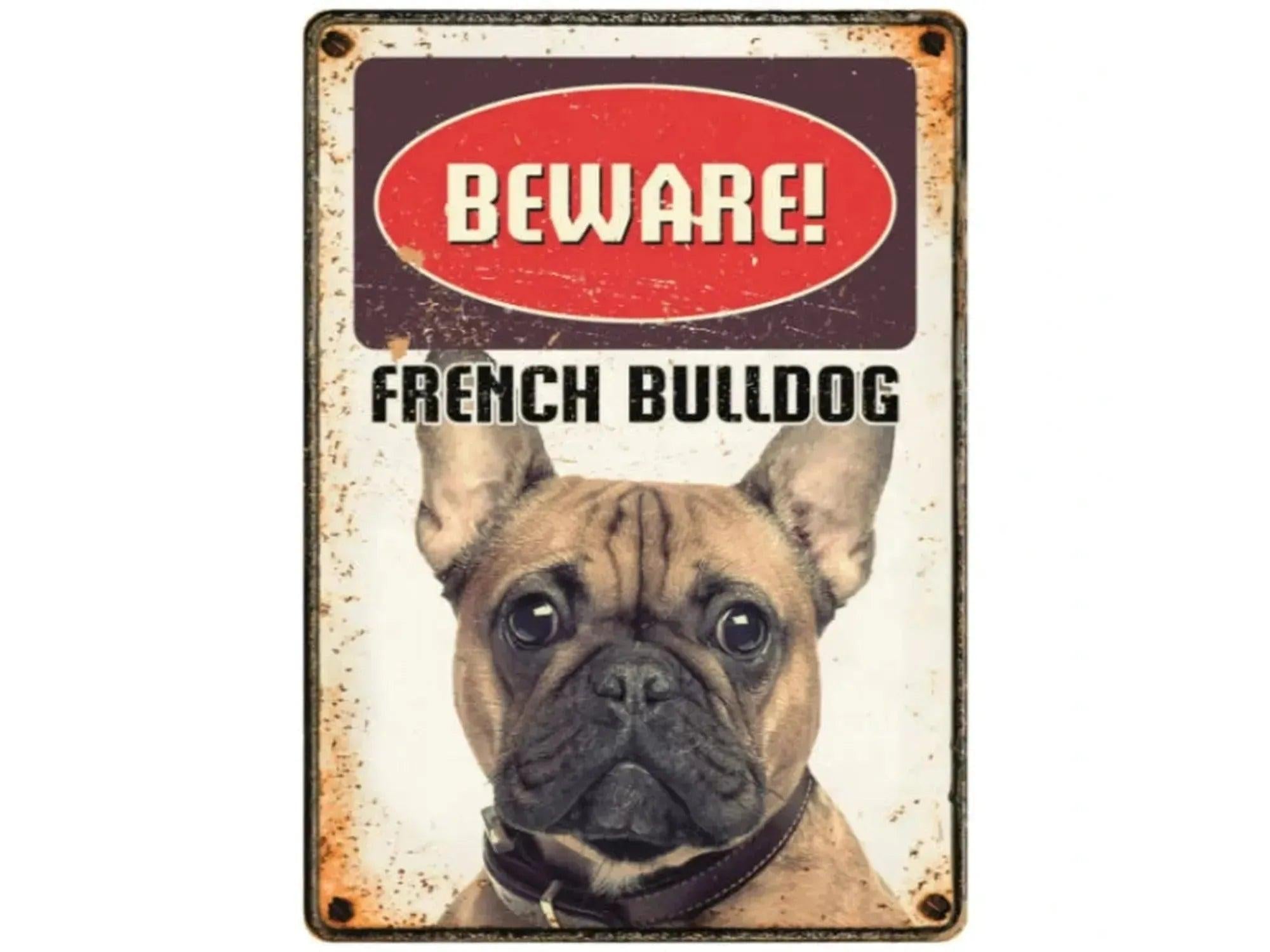 Rustikk metallskilt med "Beware! French Bulldog" tekst og et bilde av en fransk bulldog.