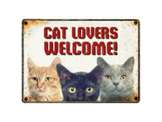 Metallskilt med "CAT LOVERS WELCOME!" og tre kattehoder, rustikk kant, 21x14,8cm.