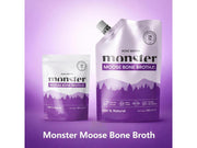 To poser Monster Moose Bone Broth: en 100 ml og en 350 ml, med lilla skogsmotiv.