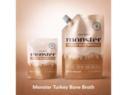 To Monster Turkey Bone Broth i beige poser, 100 ml og 350 ml, med skogsmotiv.