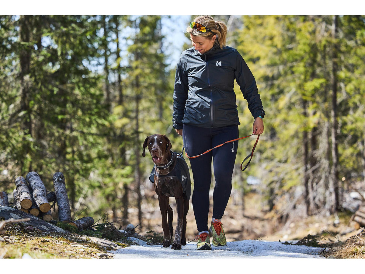 Non-stop dogwear Move leash leiebånd – Grønn – modellen vist i annen farge