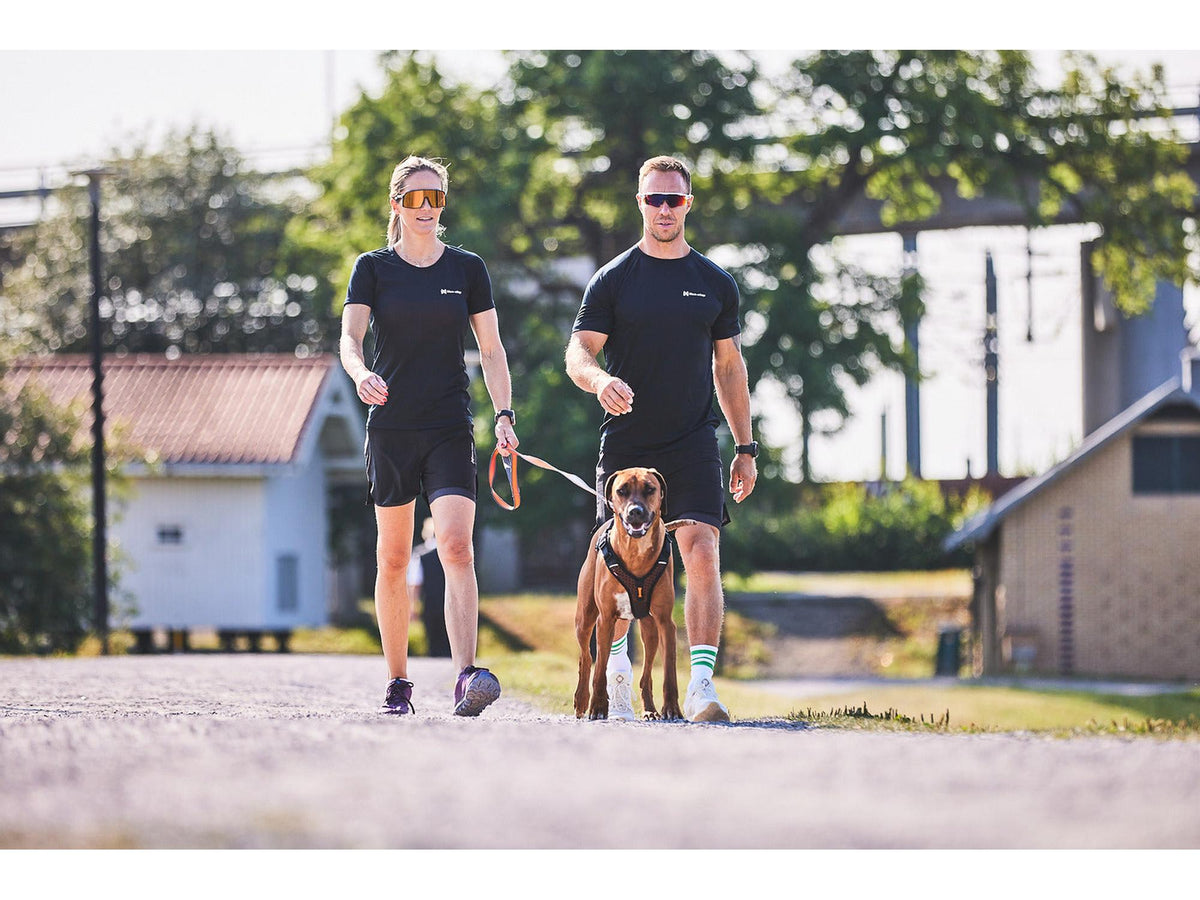 Non-stop dogwear Move leash leiebånd – Grønn – modellen vist i annen farge