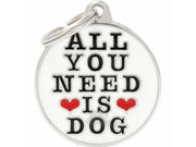 MyFamily Charms All You Need Is Dog ID-brikke til hund og katt – graverbar navnebrikke