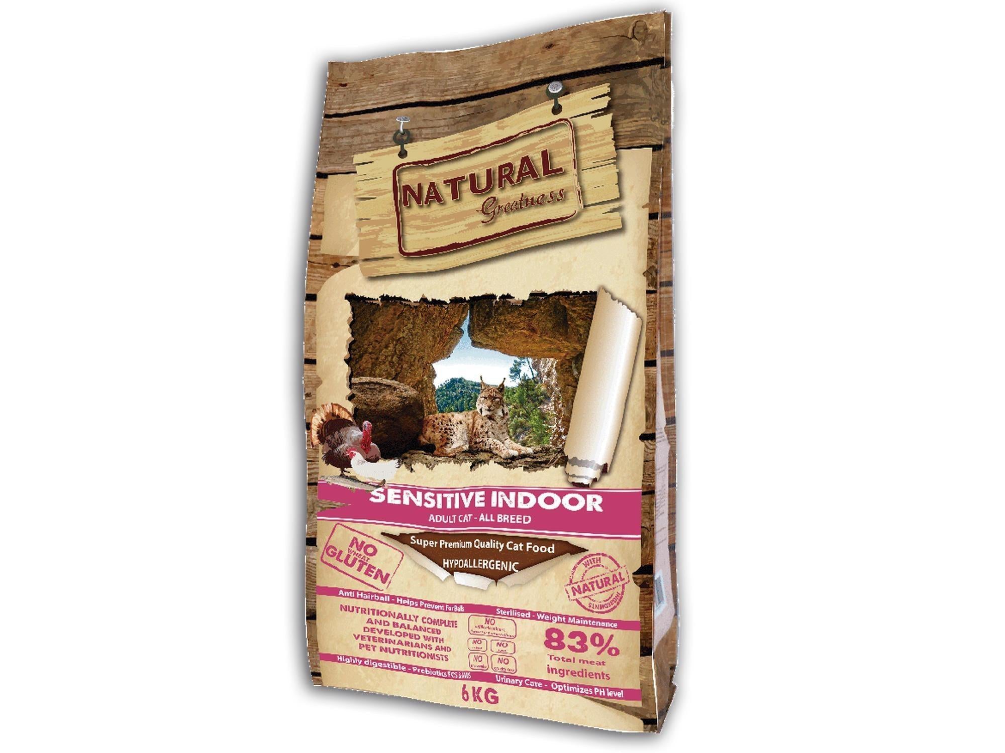 Natural Greatness Sensitive Indoor 6kg kattefôr i brun pose med tretekstur, rosa og hvit tekst.