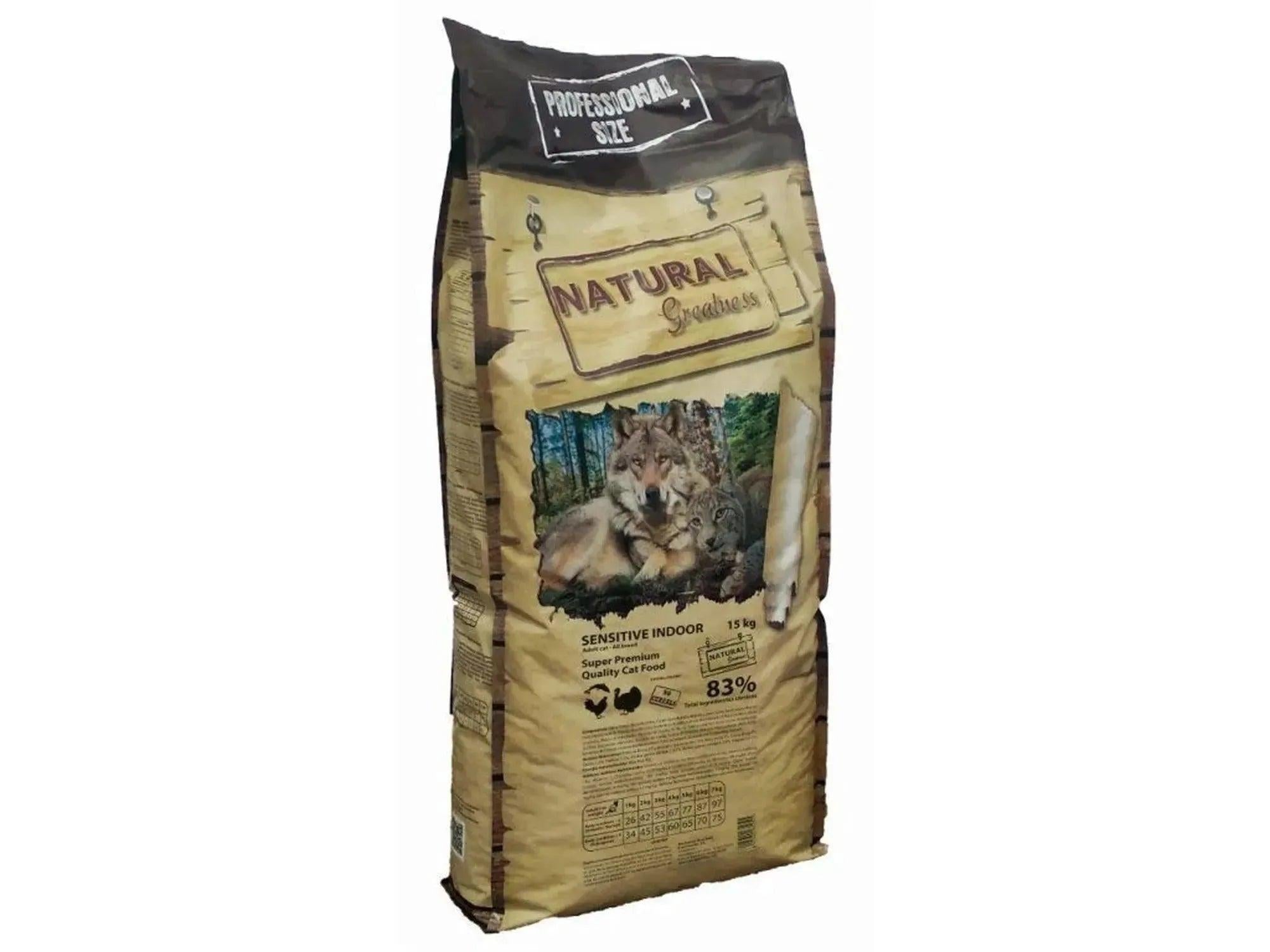Stor brun Natural Greatness Sensitive Indoor kattefôrsekk med ulvemotiv, 15 kg.
