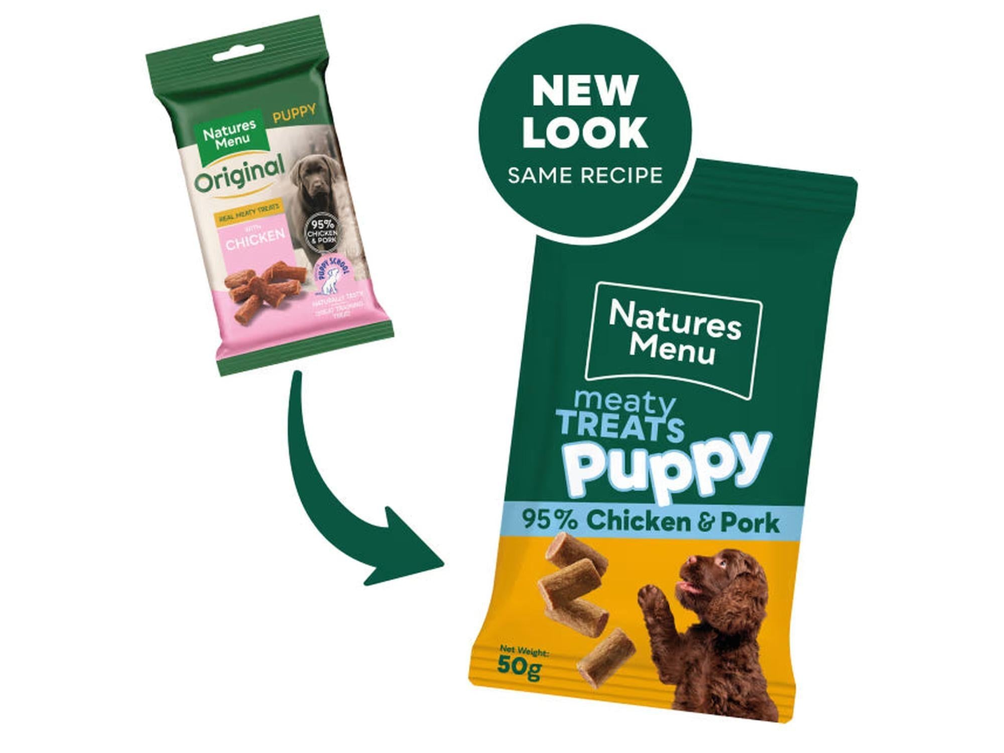Grønn pose med "Natures Menu meaty TREATS Puppy" for 95% kylling & svin, 50g. Viser valp og godbiter.