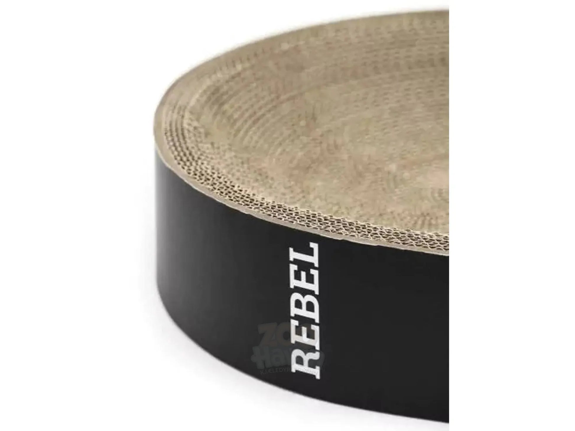 Oliver 61 buet klorekurv i resirkulert bølgepapp med svart kant og "REBEL" logo.