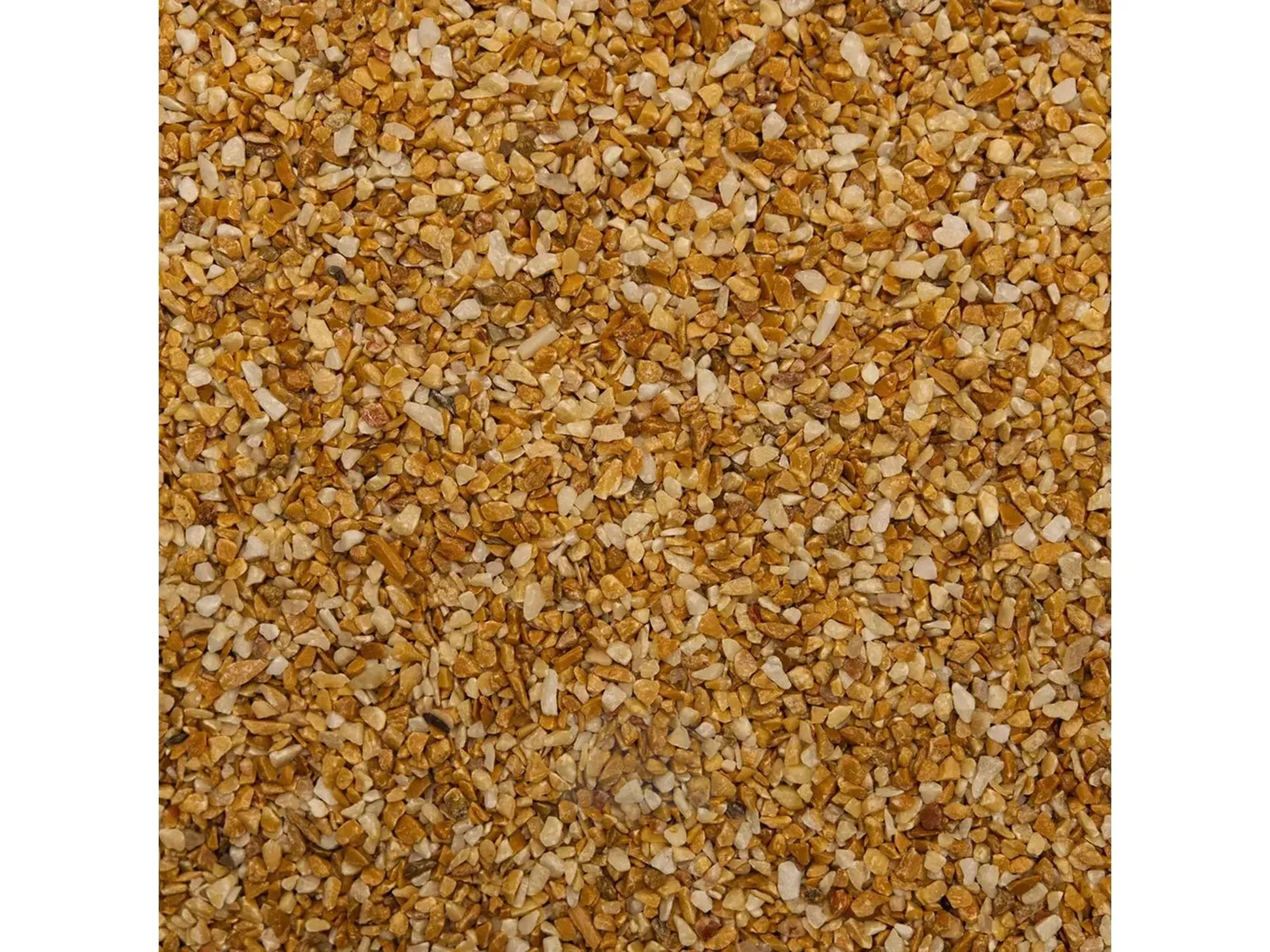 Nærbilde av Ozami Akvaristik Naturestone naturlig akvariegrus, 1-4 mm, i gyllenbrune og hvite nyanser.