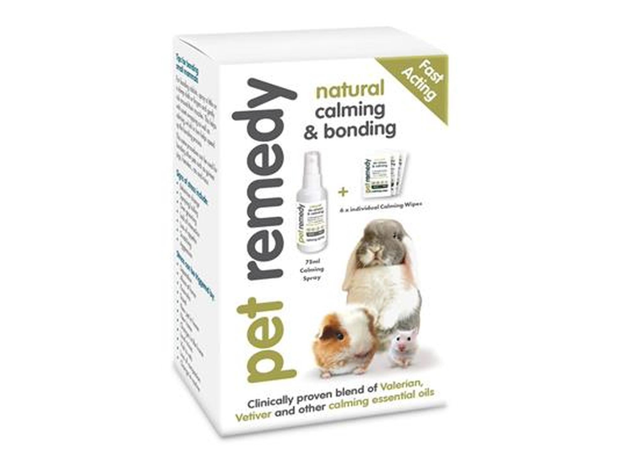 Hvit Pet Remedy Calming Kit-eske med spray, våtservietter og bilder av kanin, marsvin og mus.
