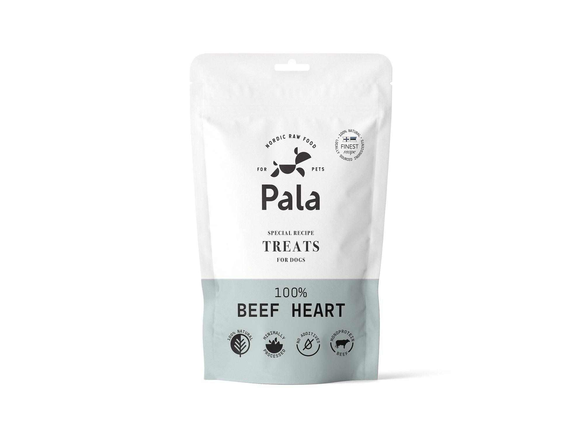 Hvit og lysegrå pose med Pala 100% Beef Heart hundegodbiter, med nordisk design og tekst.