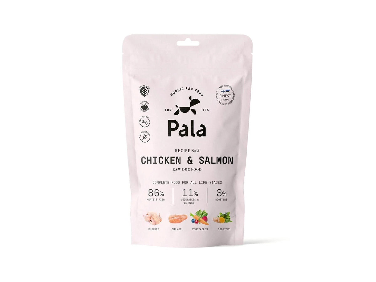 Pala Komplett Hundemat Kylling & Laks Recipe No. 2, hvit pose med ingrediensdetaljer.