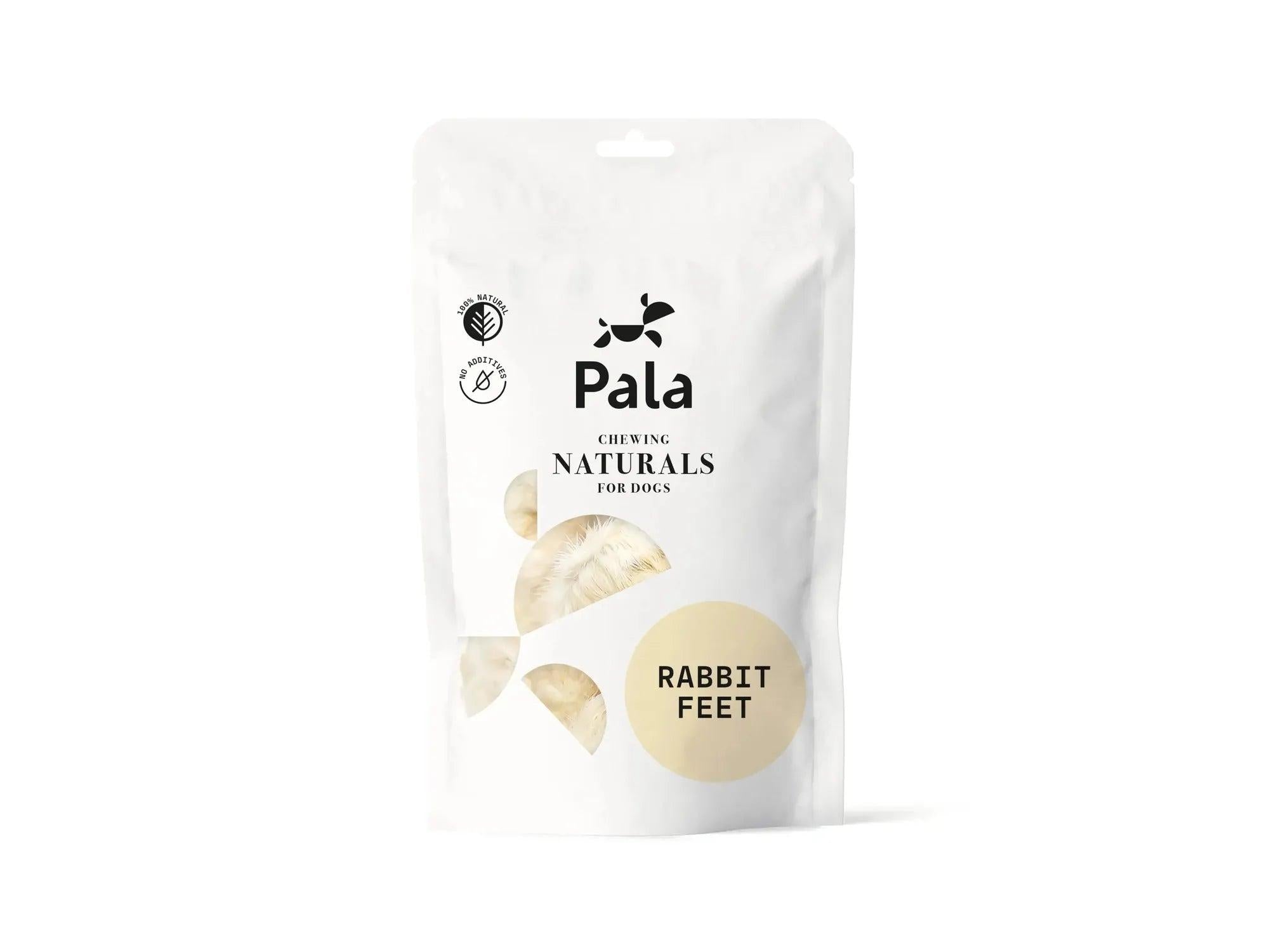 Hvit Pala Naturals pose med lufttørkede kaninføtter for hunder, med logo og produktnavn.