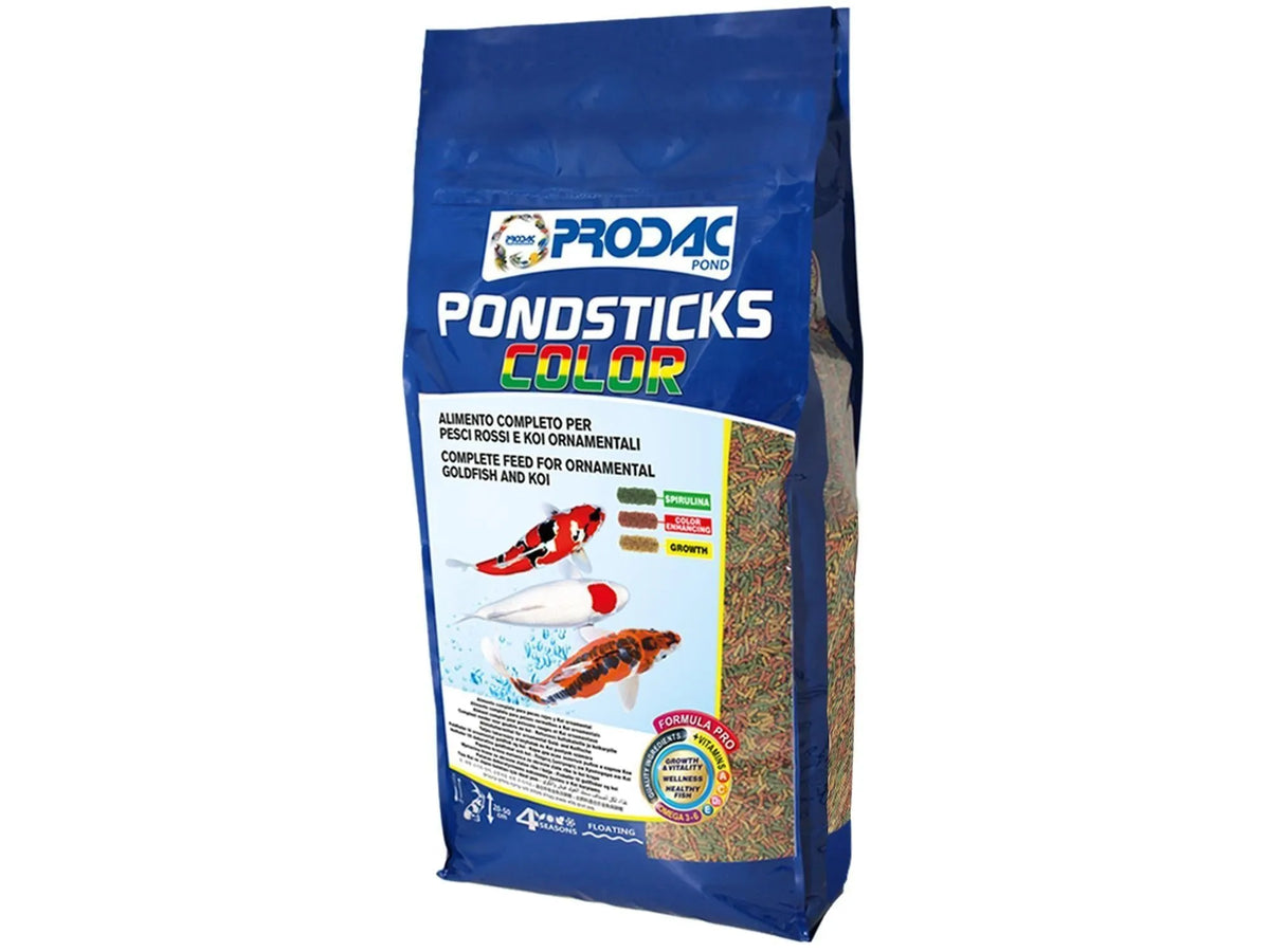 Prodac Pondsticks Color 7,5kg blå pose med flytende fiskefôr for prydfisk, viser koi og gullfisk.