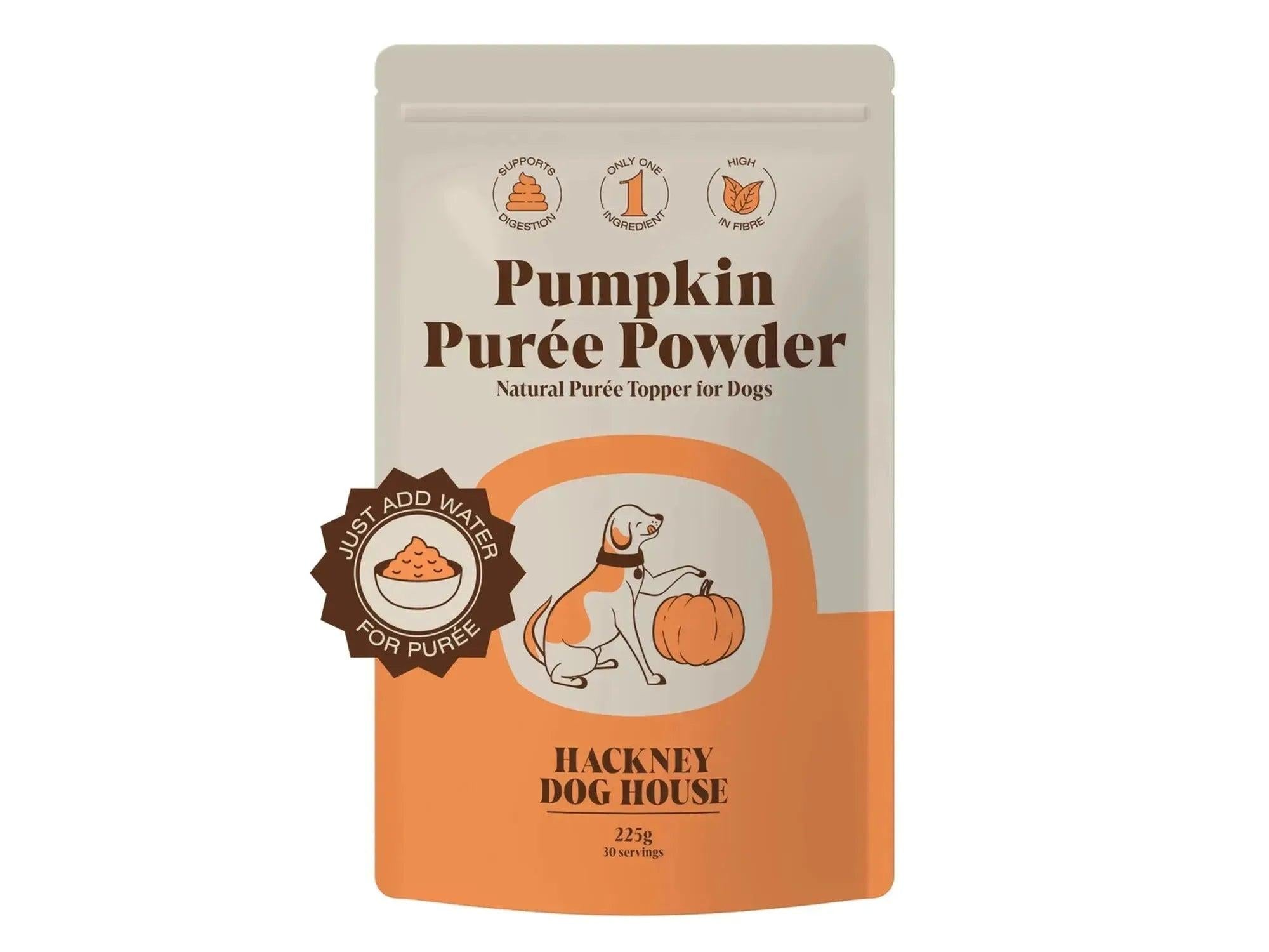 Hvit og oransje pose med gresskarpuré pulver for hunder, med en hund og gresskar illustrasjon.