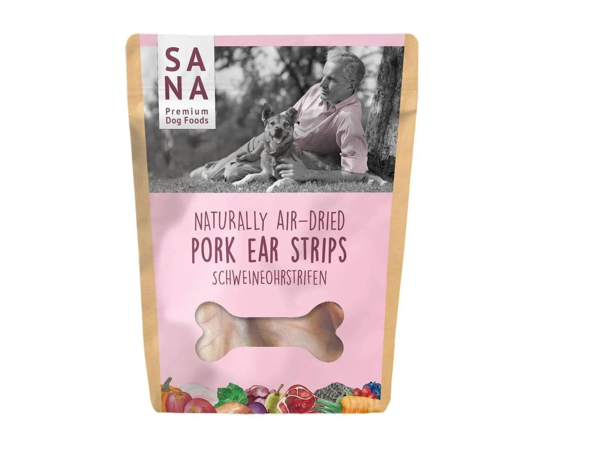 Sana Premium Dog Foods 1,5 kg pose med naturlig lufttørkede svineørestrimler, med bilde av mann og hund.