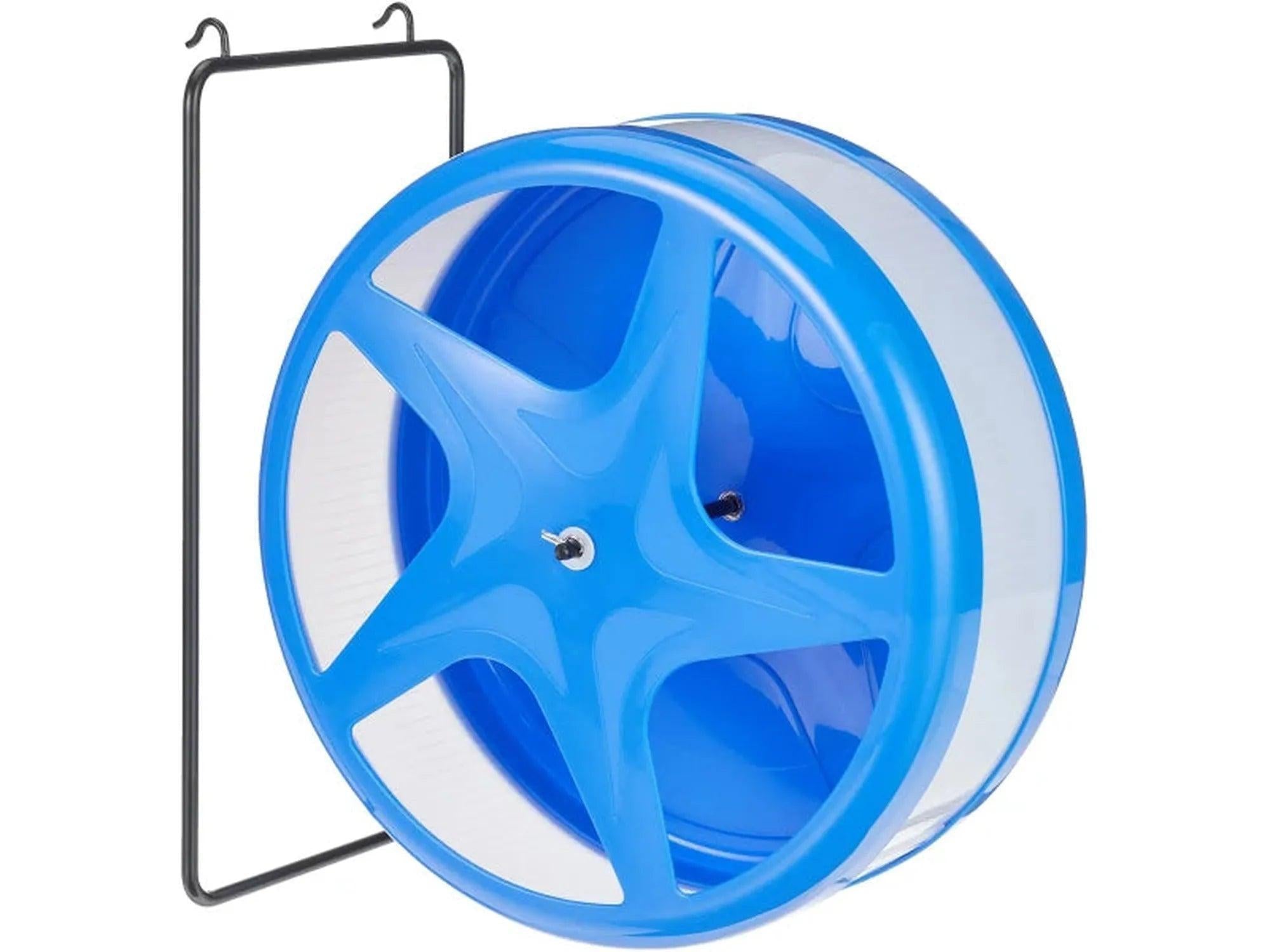 Blått og hvitt Savic 27 cm orbital løpehjul i plast, med svart metallstativ.