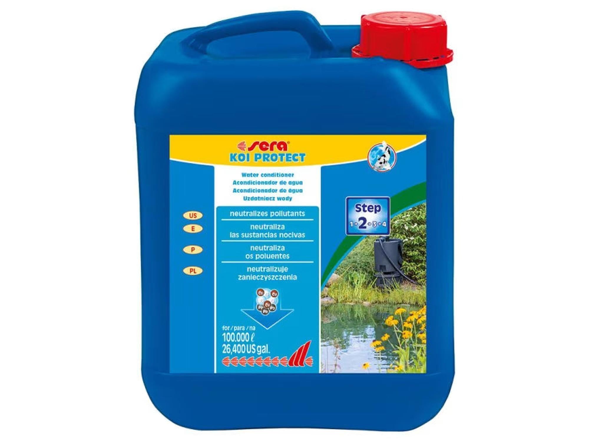 Sera Koi Protect Pond 5L blå kanne med rød kork, vannforbedrer for koi-dammer.