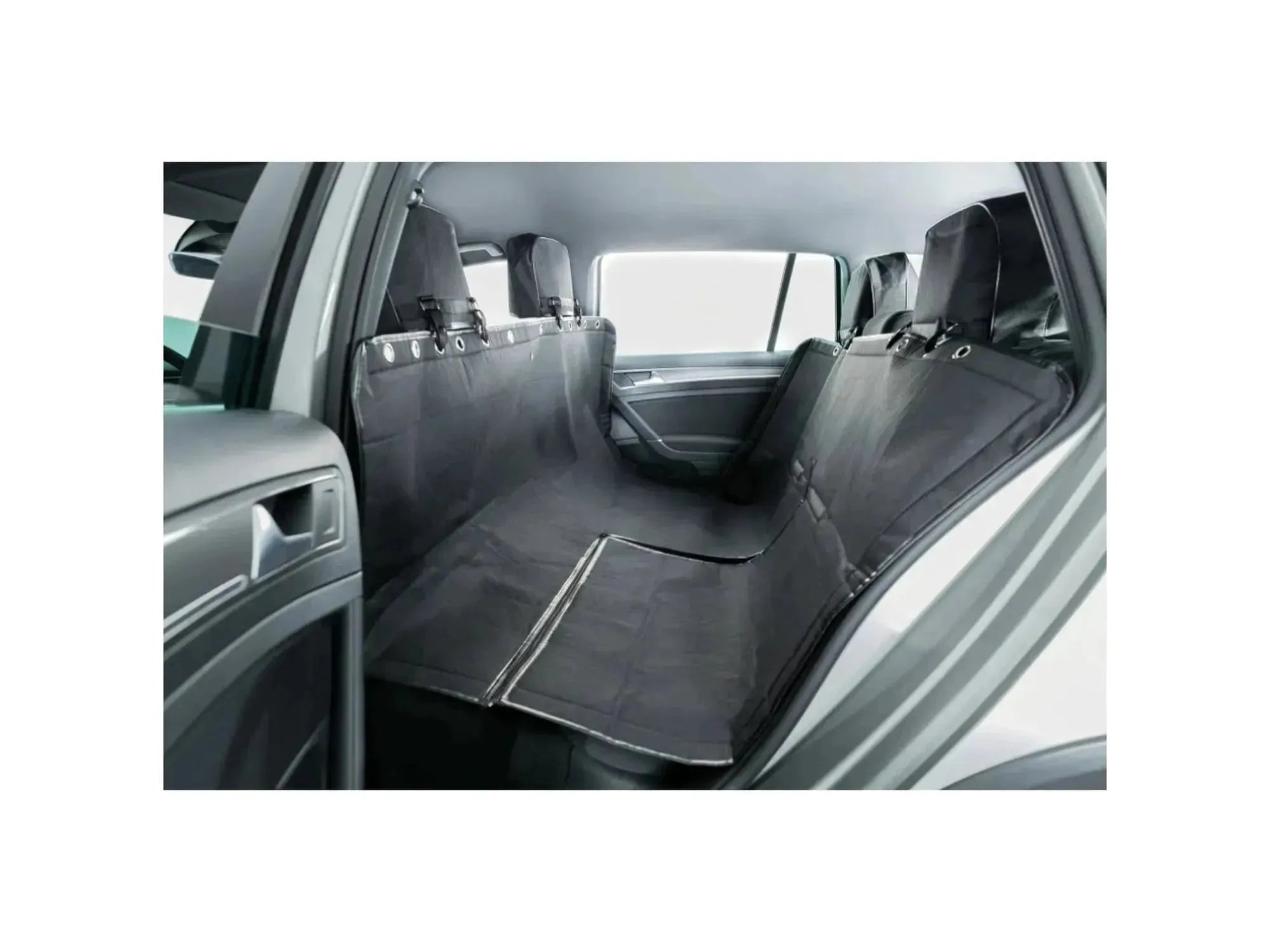 Svart setetrekk i bomull/polyester for bilens baksete, 145x160 cm, med belteåpninger og nakkestøttefester.