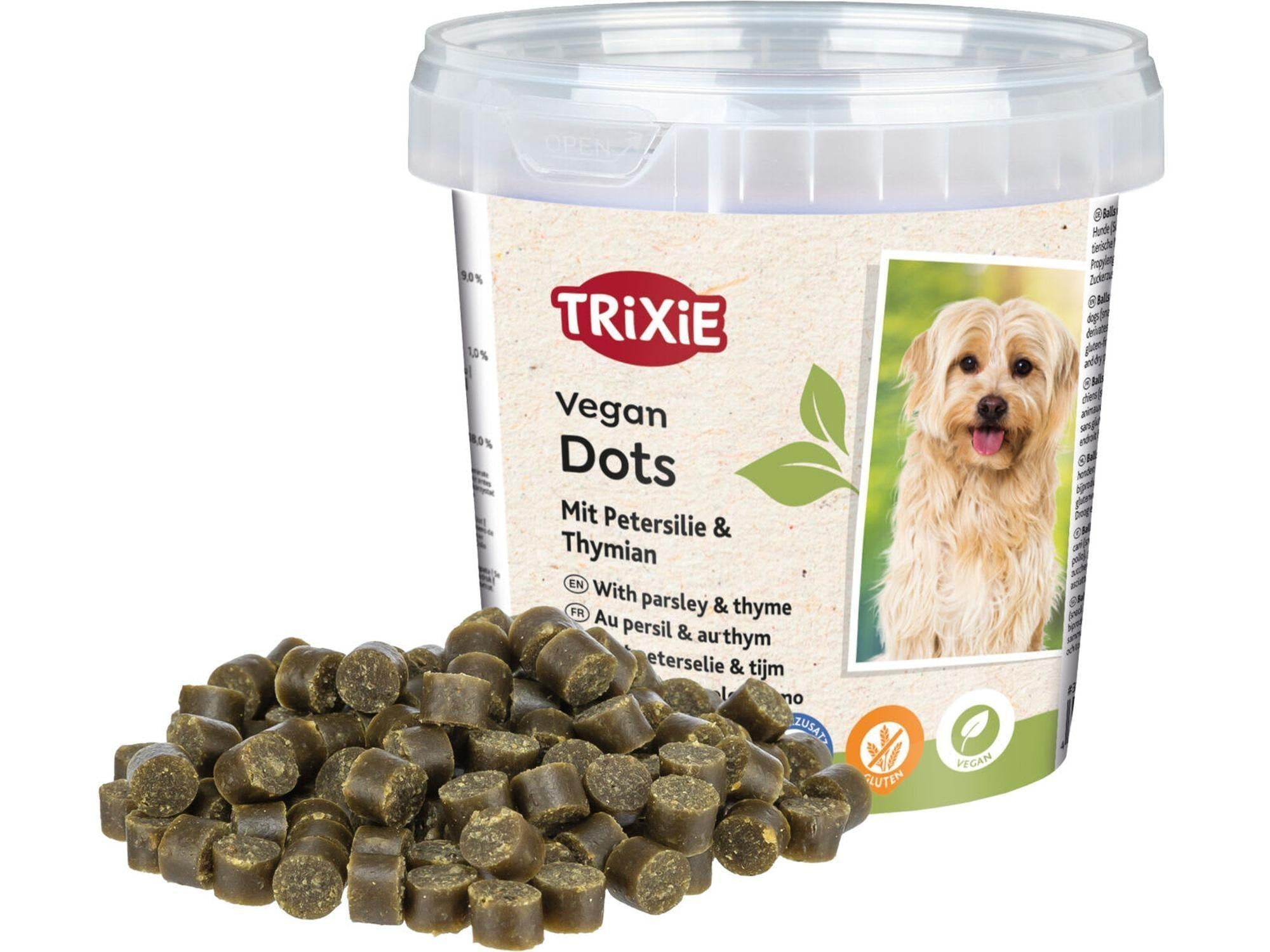 TRIXIE Vegan Dots hundesnacks med persille og timian i gjennomsiktig boks, med en haug grønne godbiter.