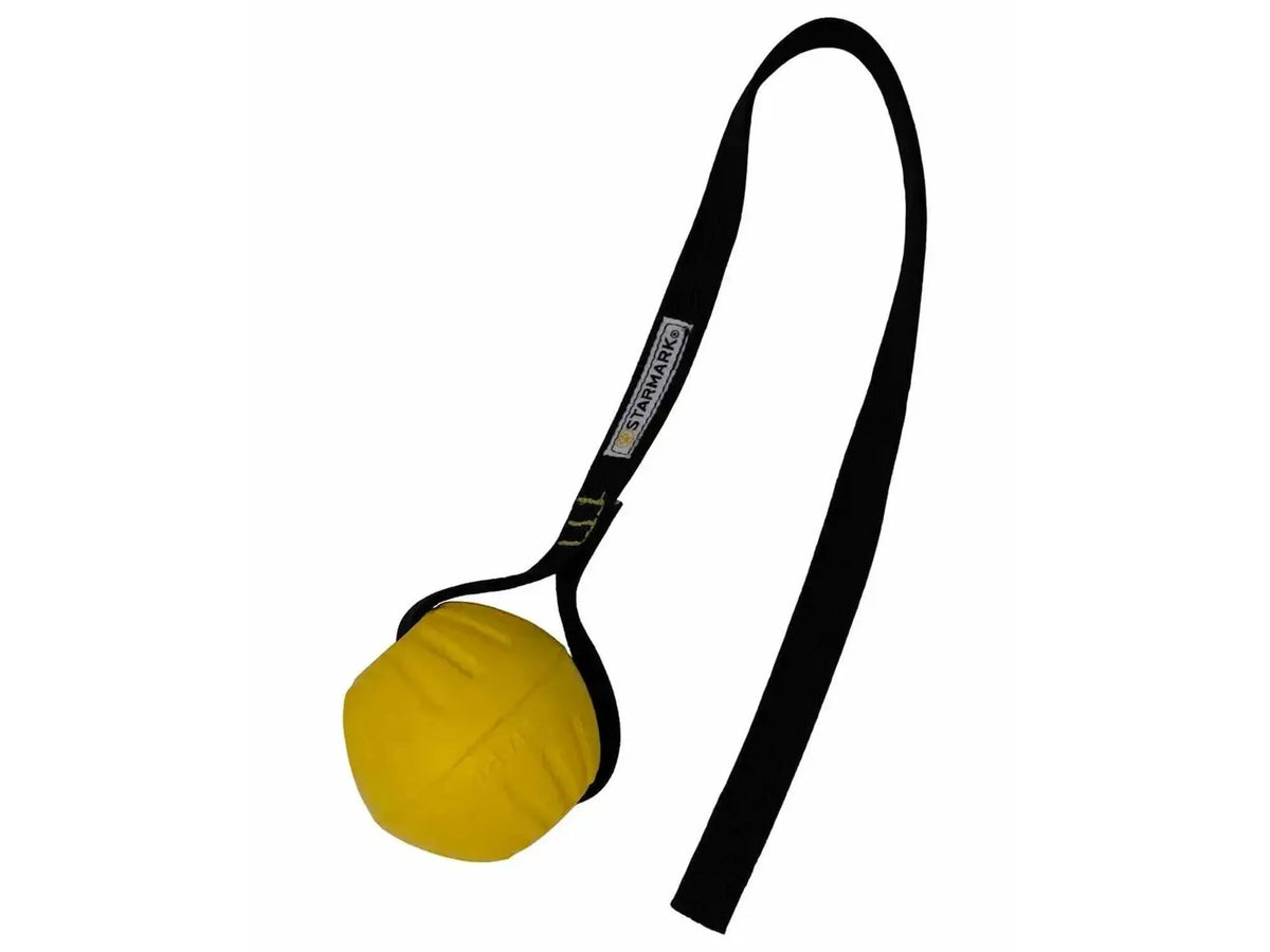 Gul Starmark DuraFoam hundeball med svart gummibelagt tau for apport og drakamp.