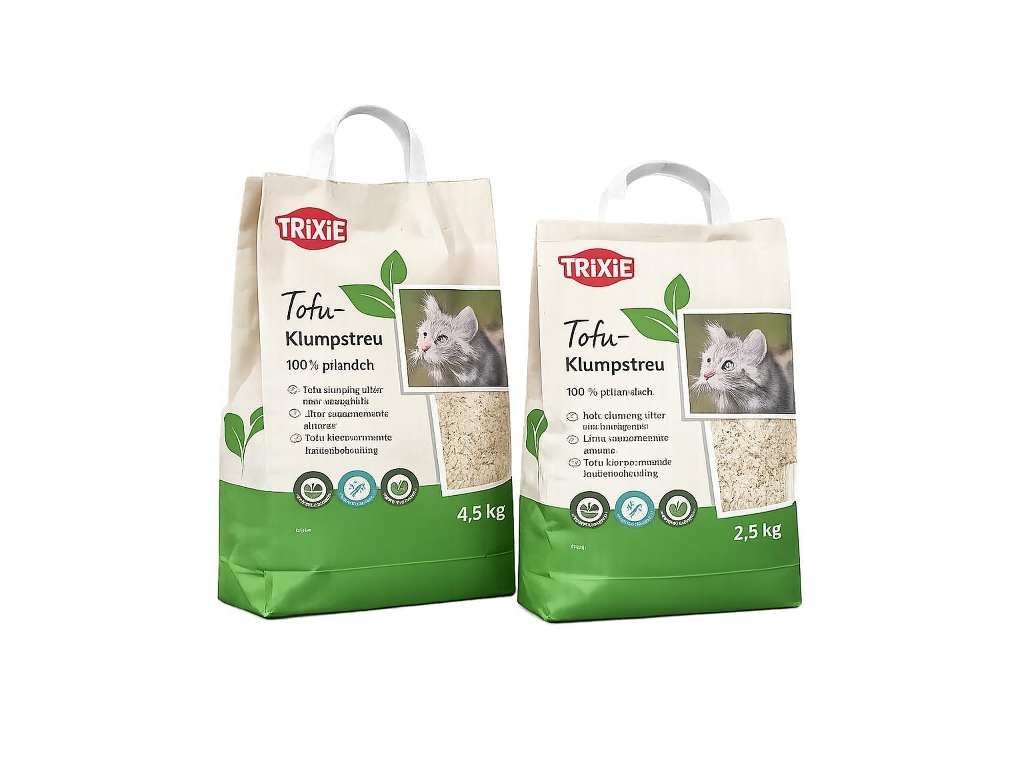 To TRIXIE Tofu Klumpstreu kattesandsposer i kremhvit og grønt, med bilde av en katt og tofu-sand.