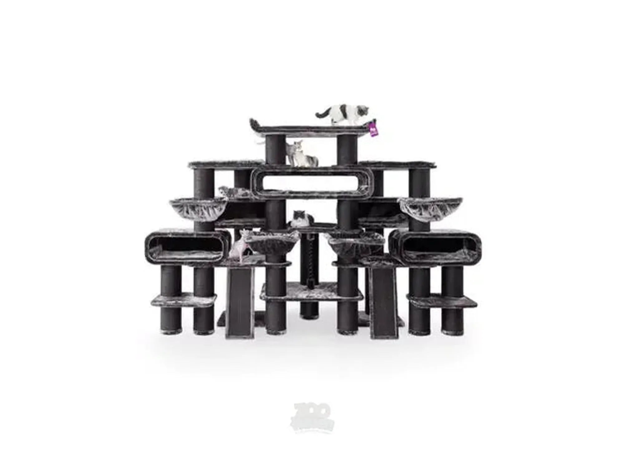Stort, mørkegrått Petrebels Cat Tree Norwegian 200 klorestativ med flere katter, liggeflater og huler.