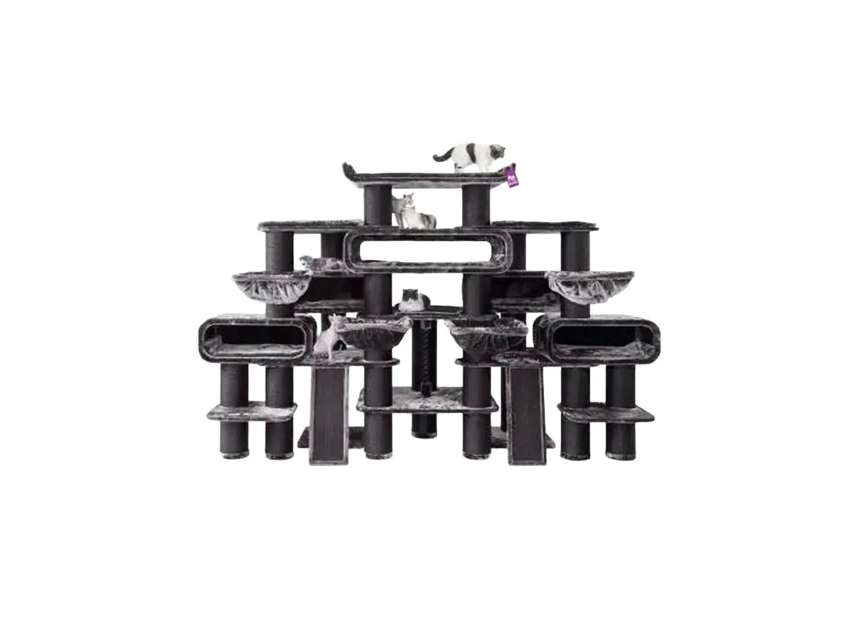 Stort, mørkegrått Petrebels Cat Tree Norwegian 200 klorestativ med flere katter, liggeflater og huler.