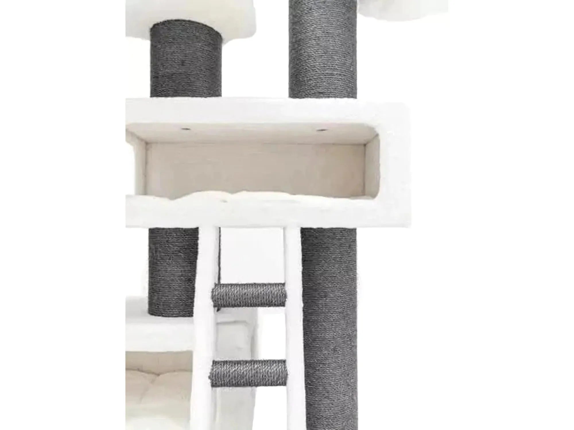 Høyt, off-white kloretre med grå sisalstolper, huler og stige for store katter.