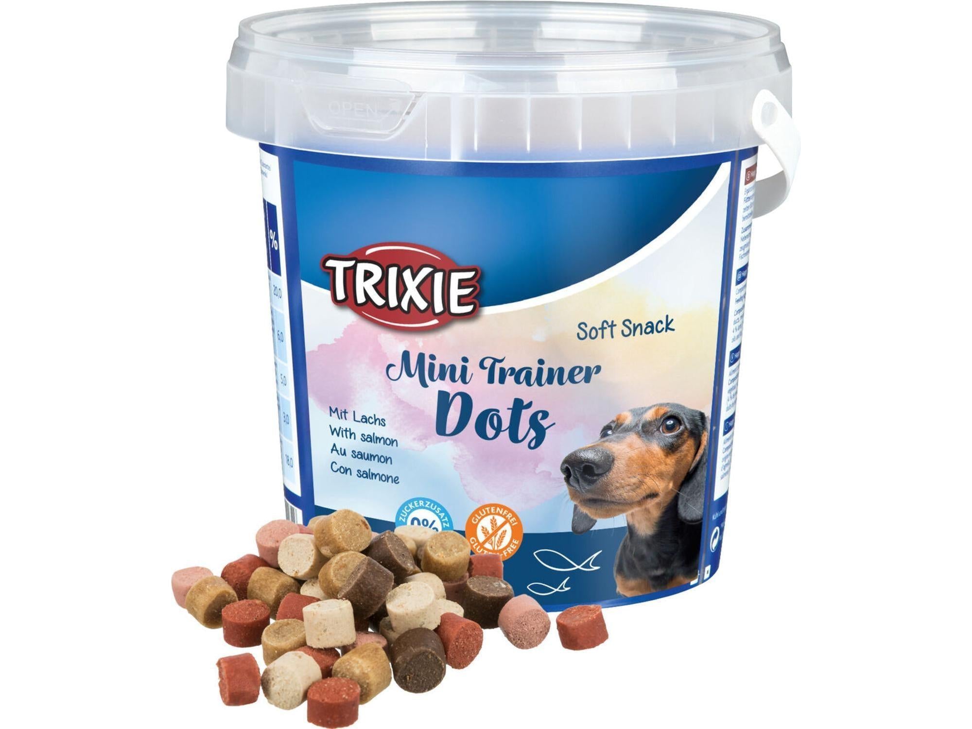 Trixie Mini Trainer Dots laksesnacks i klar plastbøtte med en dachs og fargerike godbiter.