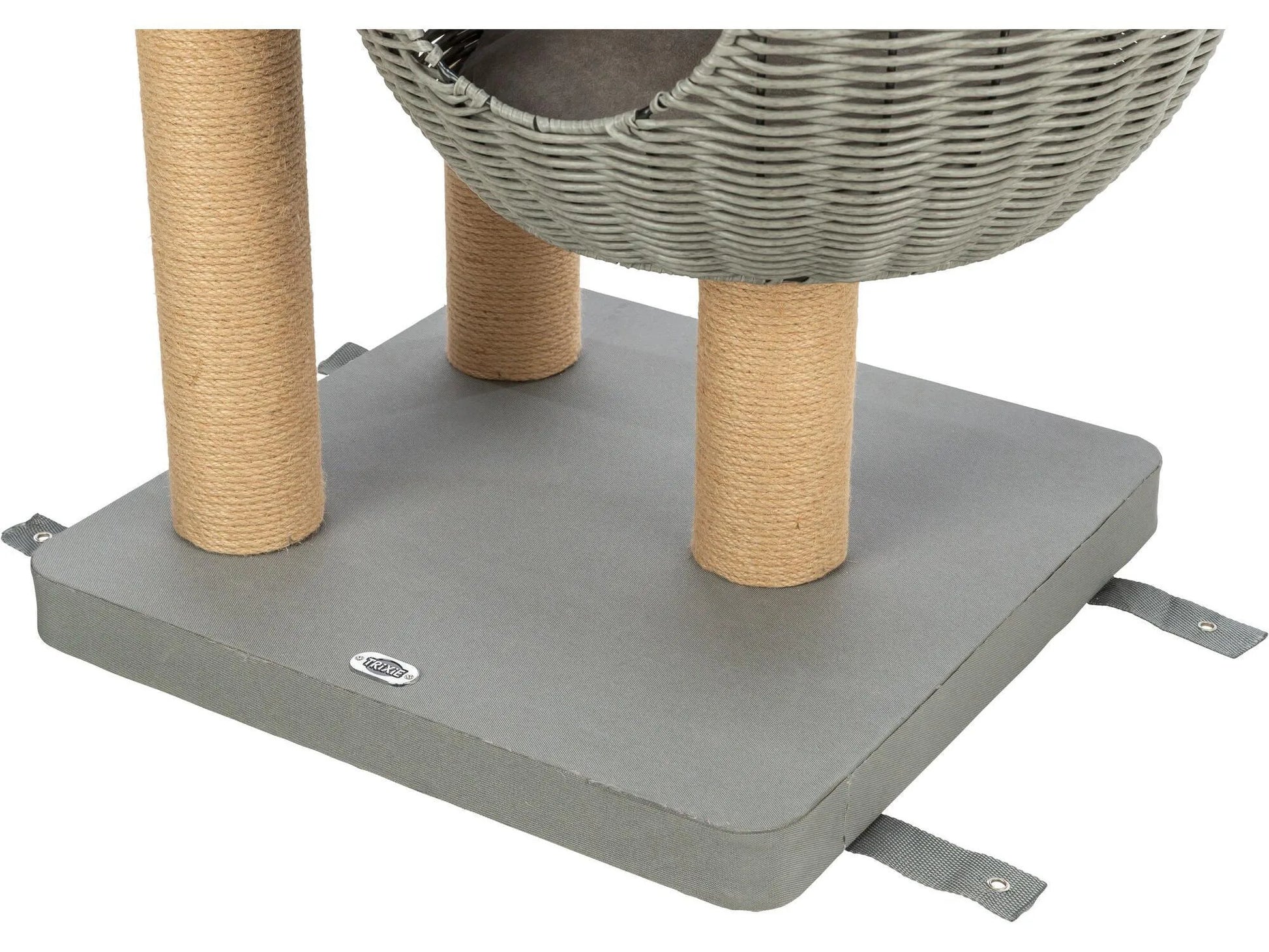 Grått Trixie Amalia utendørs kloretre med polyrattan-hule, jute klorestolper og solid base.