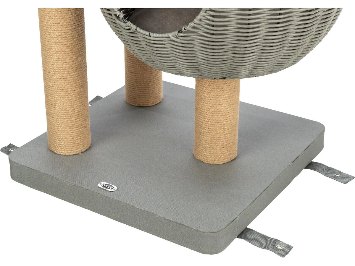 Grått Trixie Amalia utendørs kloretre med polyrattan-hule, jute klorestolper og solid base.