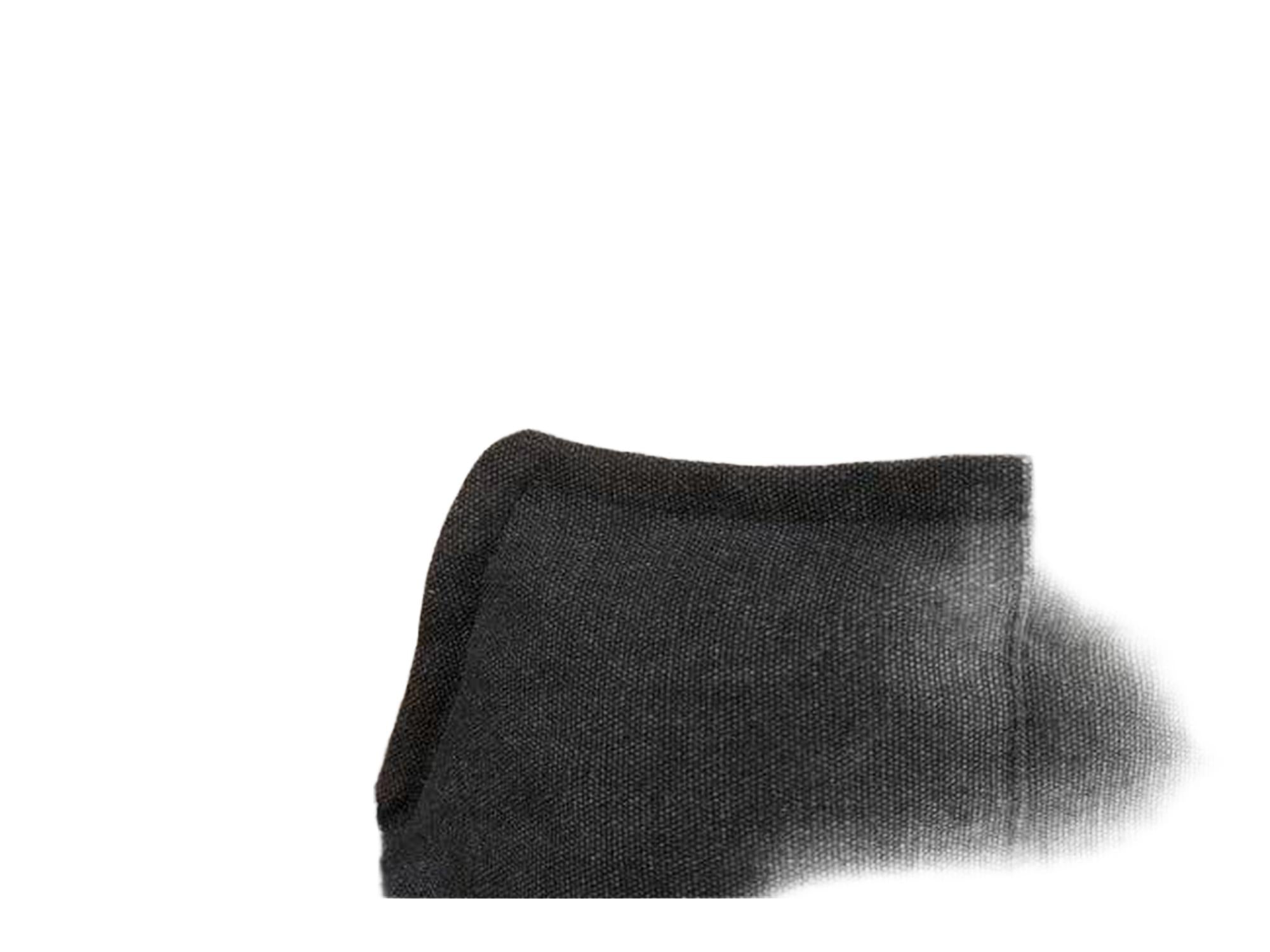 Trixie BE NORDIC hundeseng i sort canvas med myk sandfarget plysjpute og nordisk design.