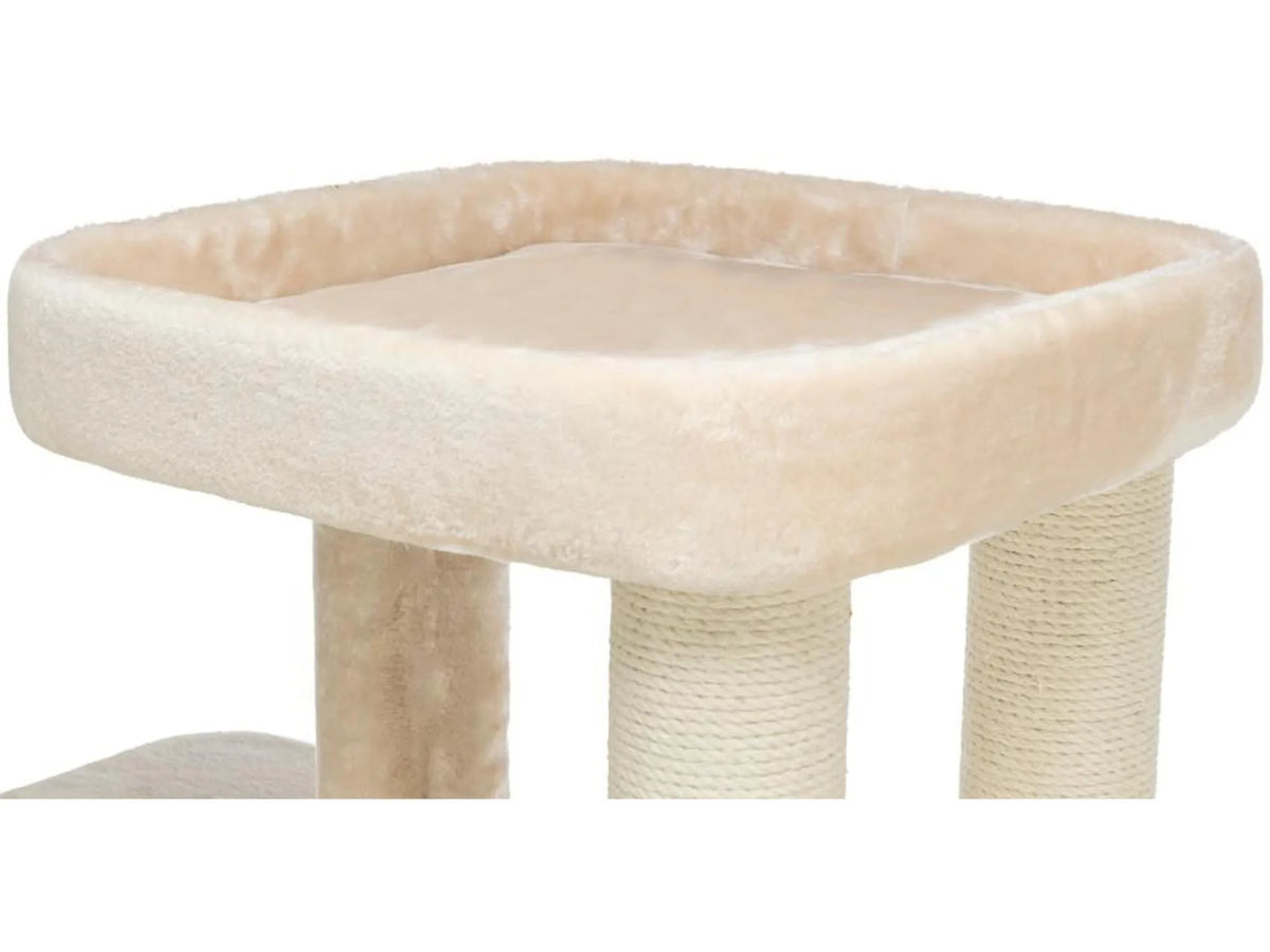 Beige Trixie Bertholo katteklorestativ med myk plysjplattform og sisal-trukne stolper.