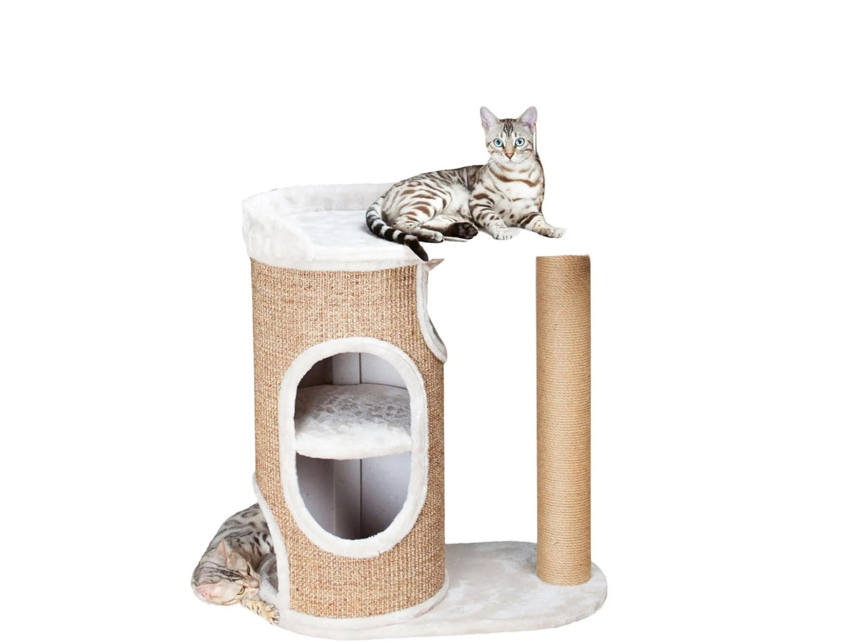 Trixie Falco klorestativ i beige sisal og hvit plysj med flere nivåer, huler og en katt på toppen.