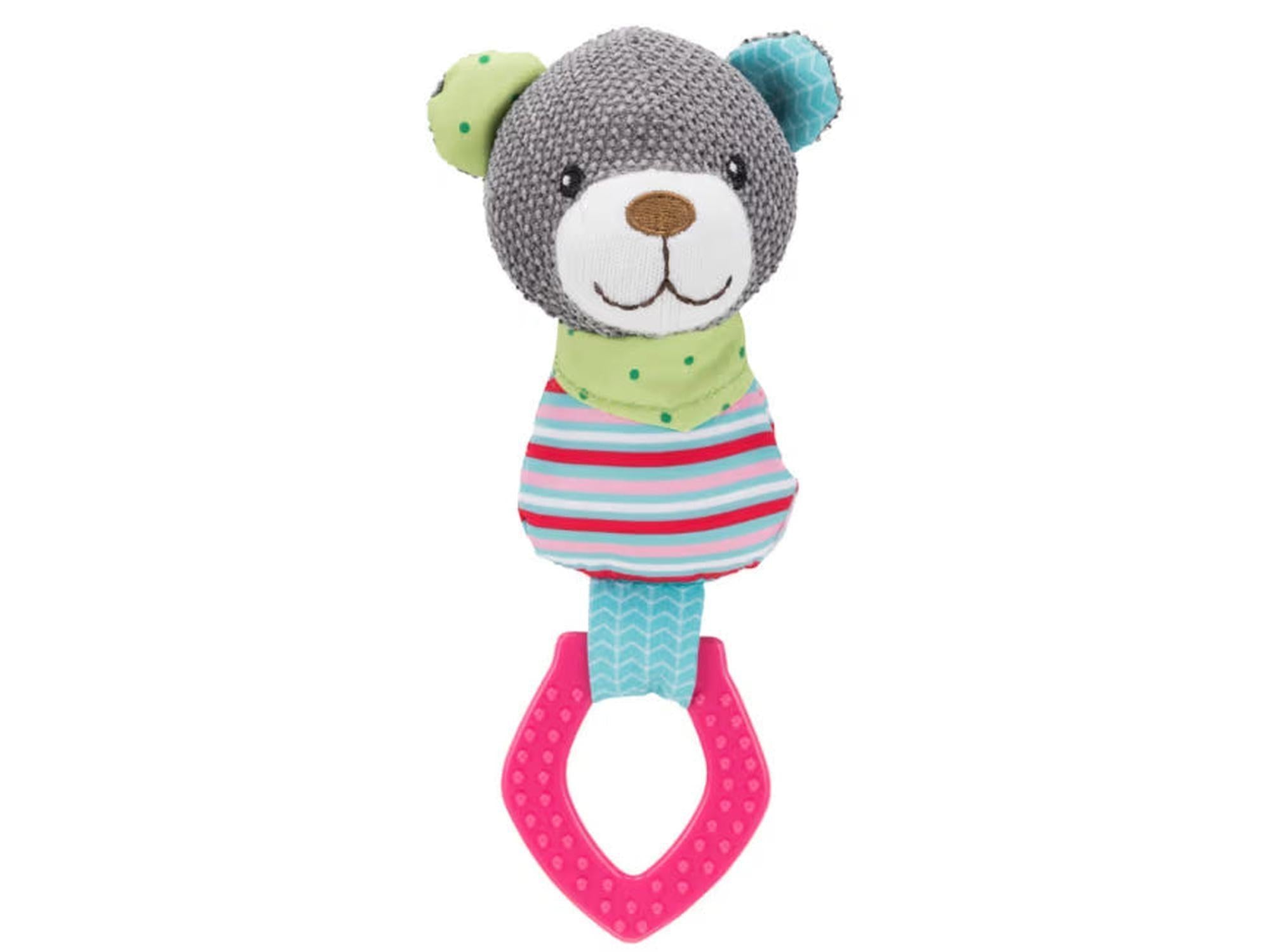 Trixie Junior hundeleke, en grå stoffbjørn med fargerike striper, grønt skjerf og rosa tyggering.
