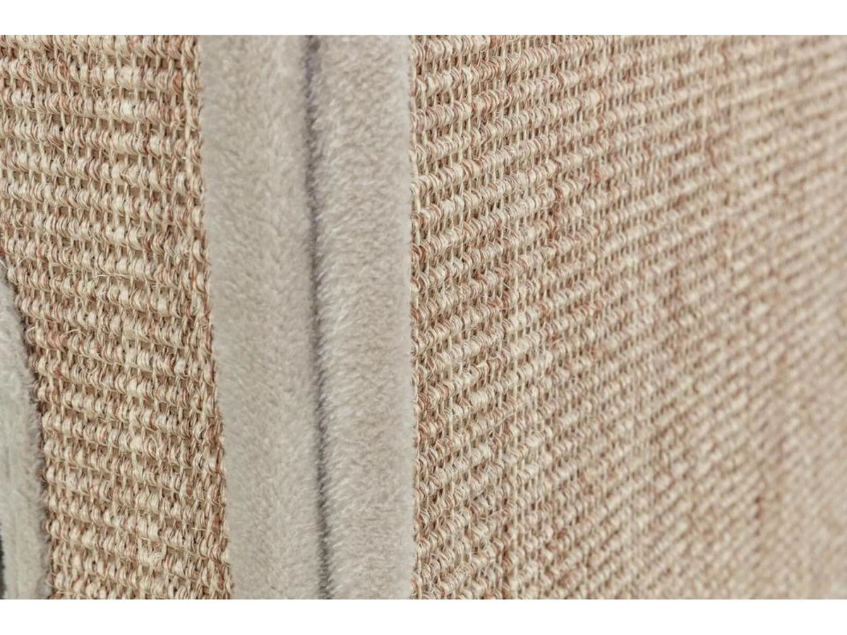 Nærbilde av Trixie Juno kattetårn med beige sisal og myk grå plysj.