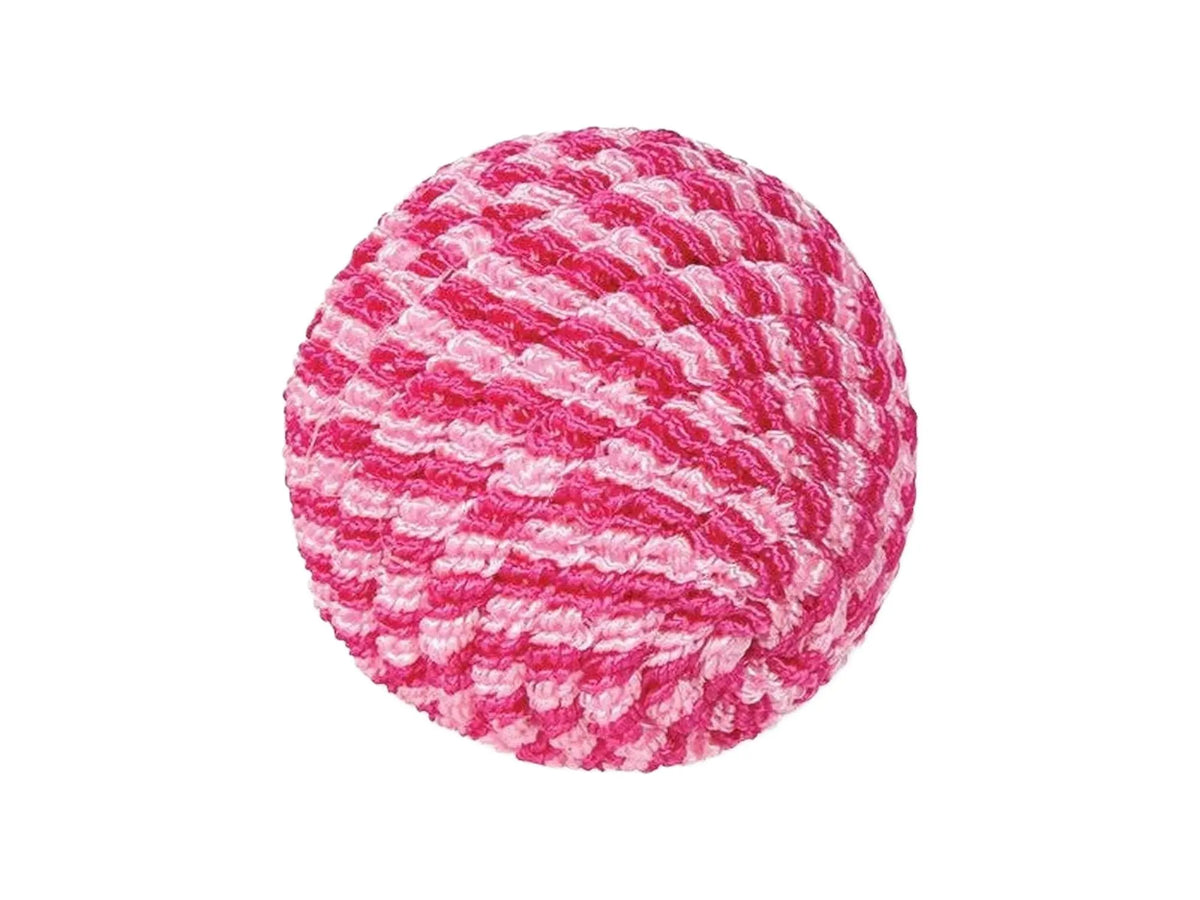 En rosa og hvit spiralformet garnball, 4,5 cm, for katter.