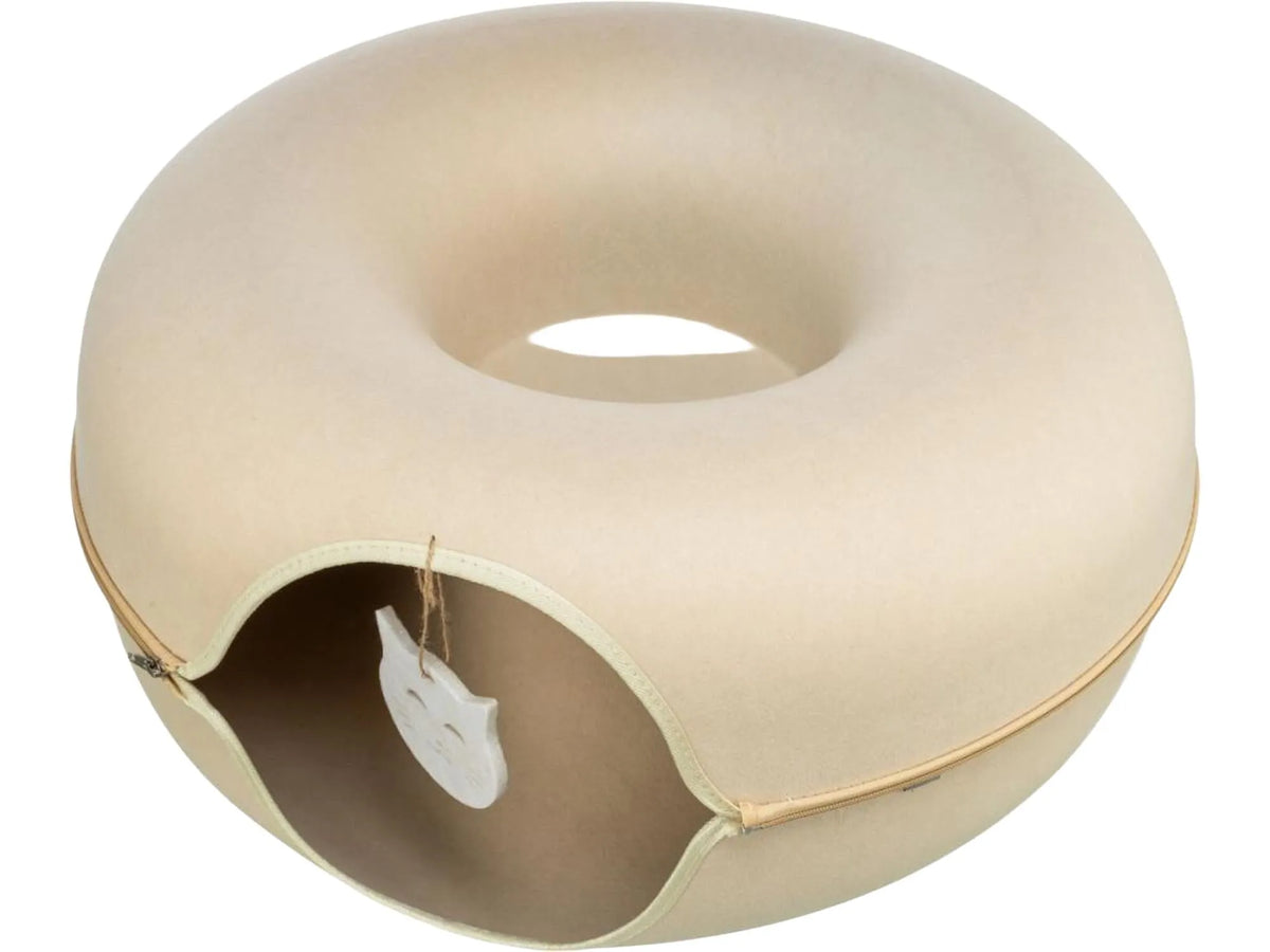 Blå/beige Trixie Play Donut kattetunnel i filt, Ø60 cm, med liggeflate og leke i snor.