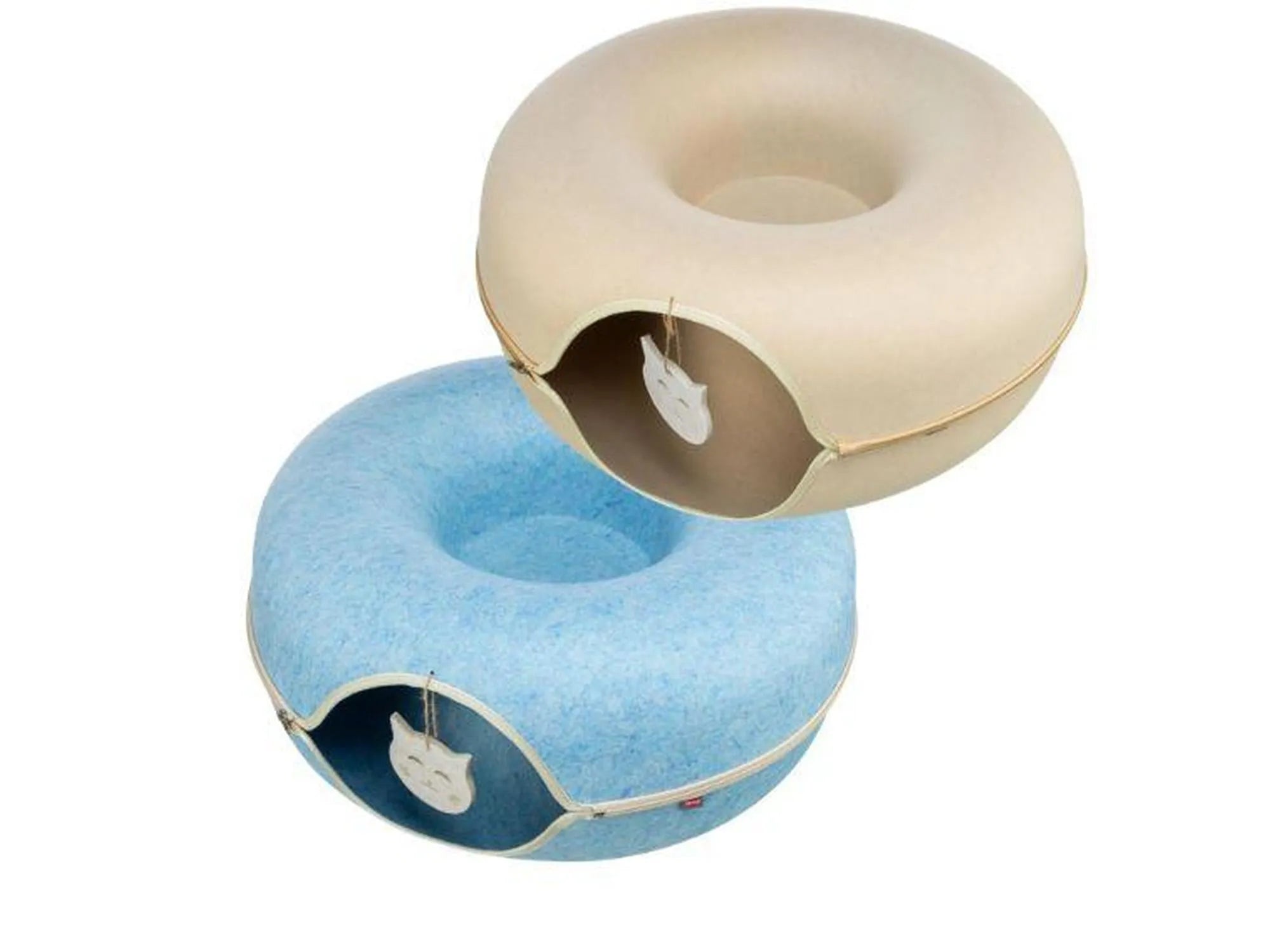 Trixie Play Donut kattetunnel i filt, Ø60 cm, i blå og beige med leke i snor.