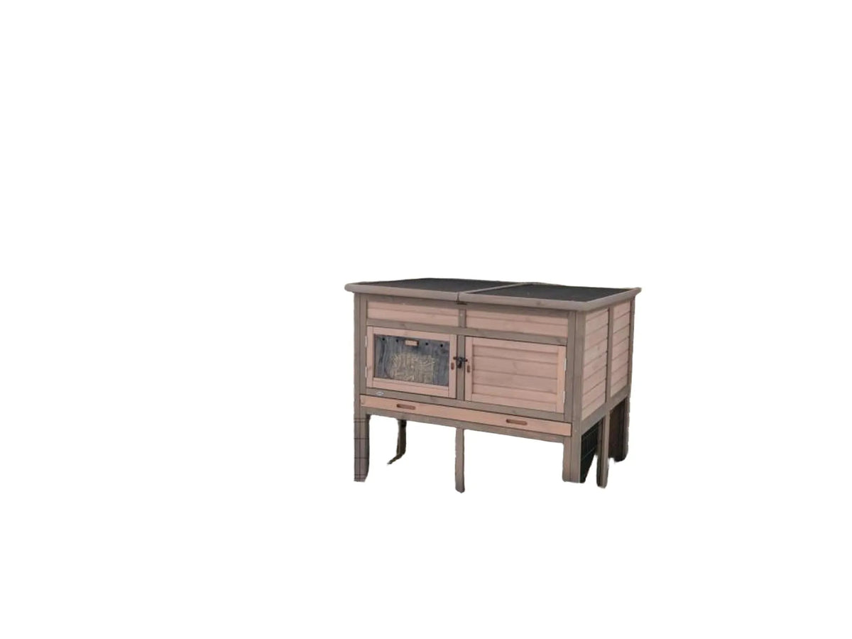 Trixie Small Animal Hutch XL, et isolert utebur i tre med mørkt tak og integrert utegård, i et snødekt landskap.