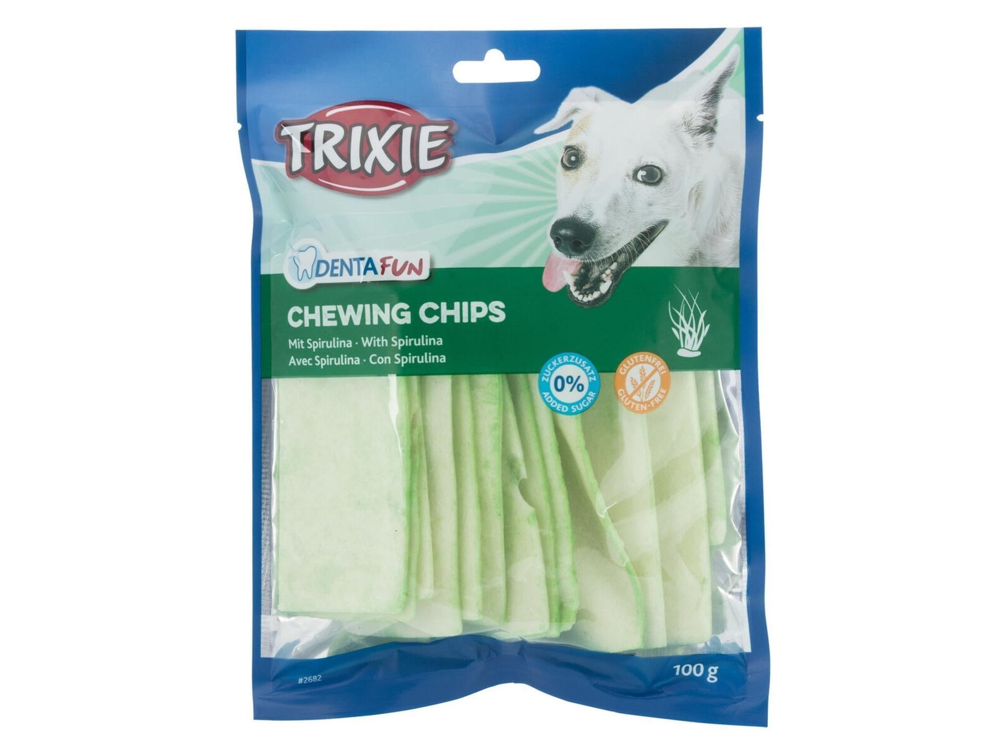 Trixie DentaFun tyggechips med spirulina, grønne, rektangulære godbiter i en 100g pakke.