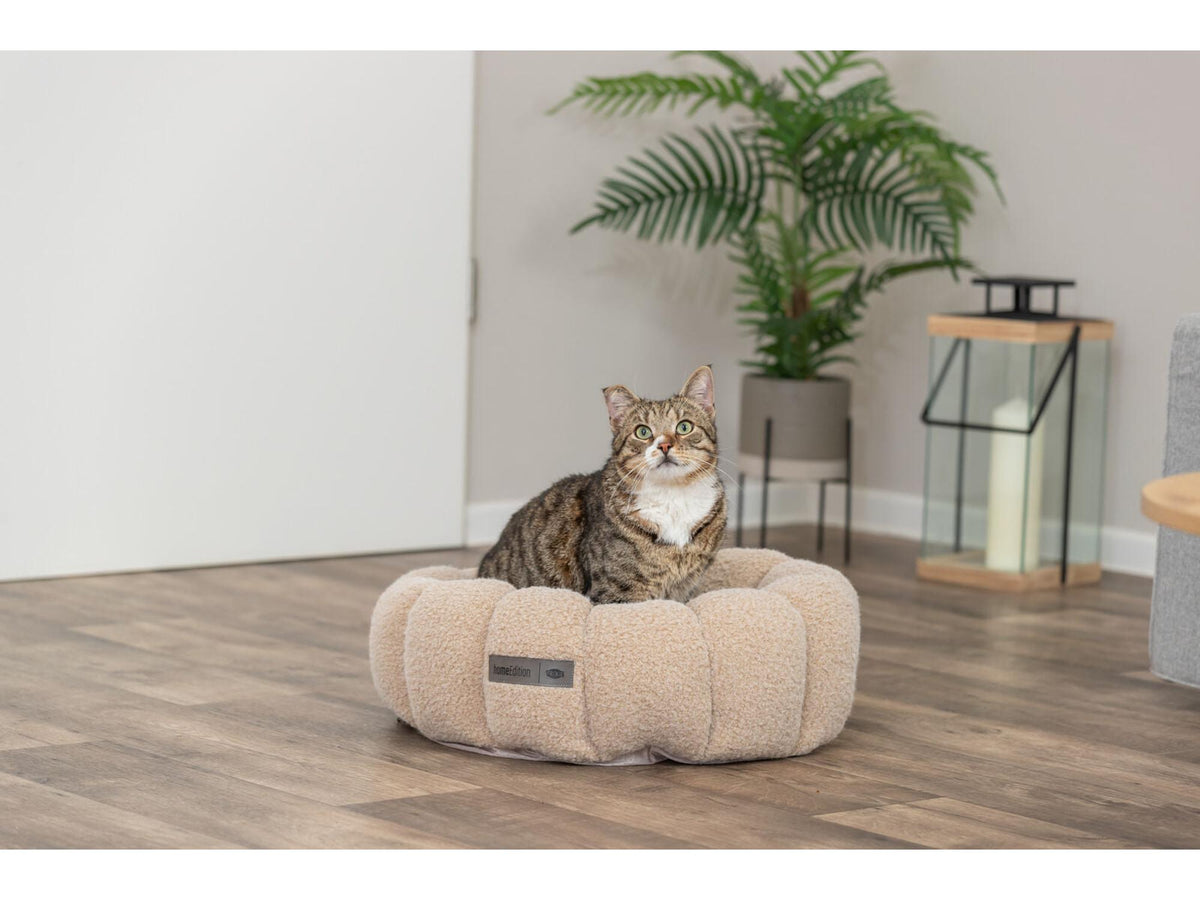 Katt i Trixie Wooly Vital rund seng