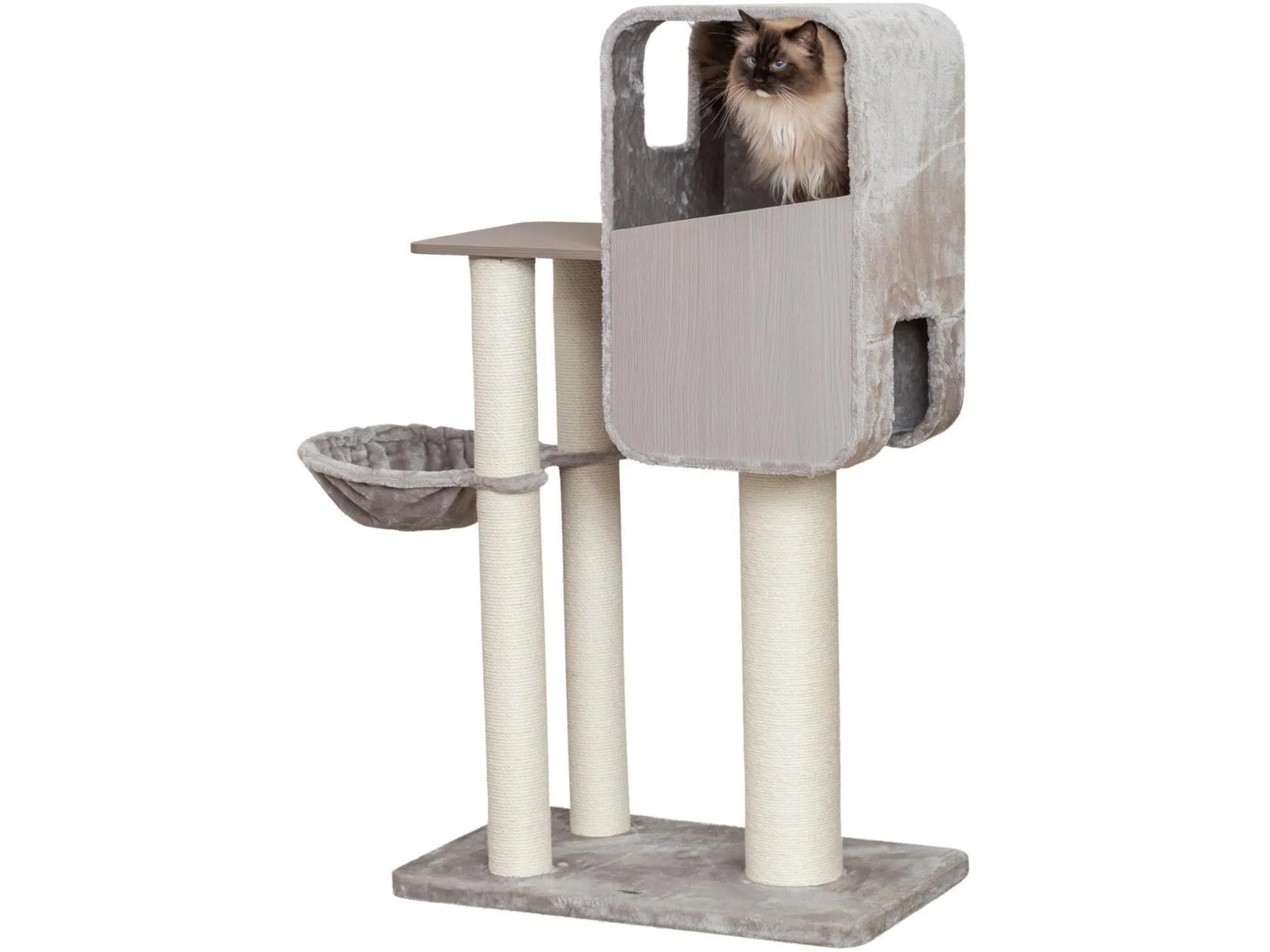 Trixie Marina kattetre i grått med sisal klorestolper, hule, hengekøye og en katt på øverste plattform.