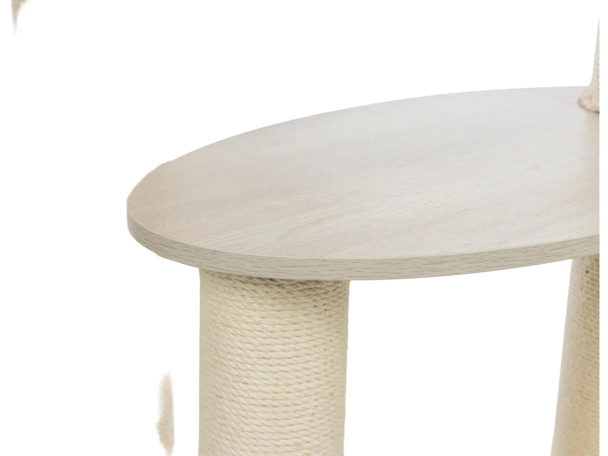 Nærbilde av Trixie XXL Kiara kattetre i beige sisal og lyst tre, med klorestolper og plattform.