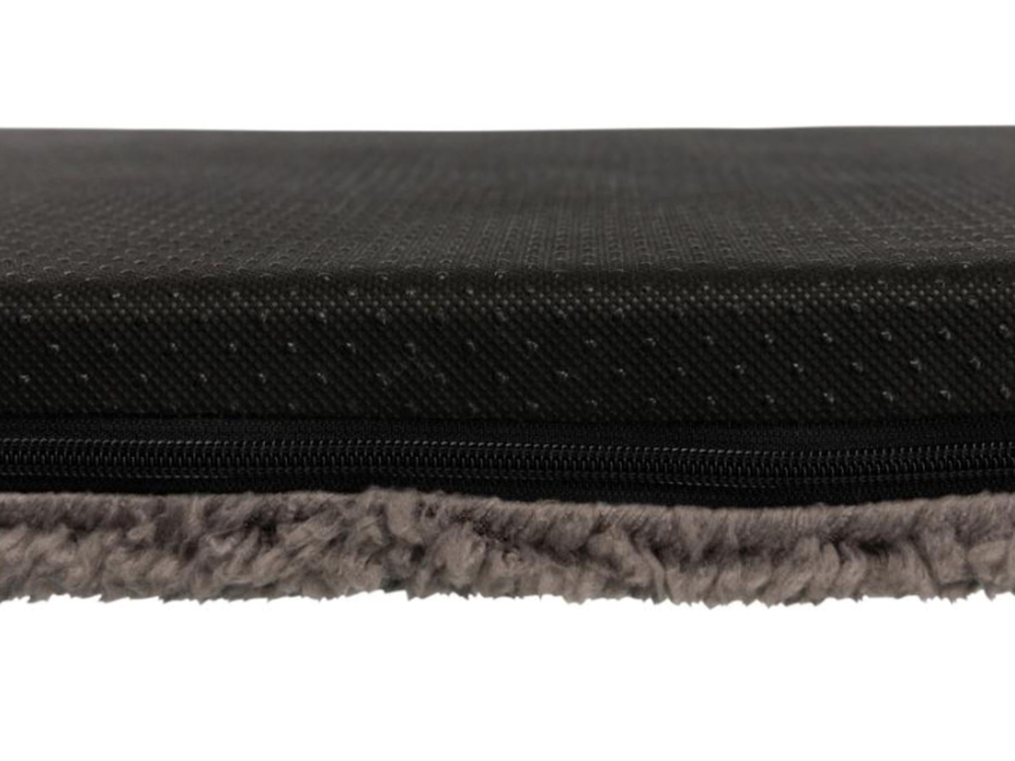Trixie Bendson Vital hundemadrass, 120x85cm, med grått plysjtrekk, glidelås og sklisikker underside.