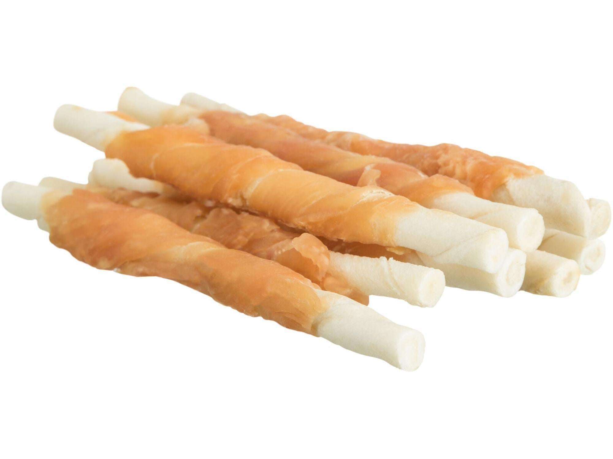 6 Trixie tyggeruller av råhud med kyllingfilet, 12 cm lange, i naturlige beige og hvite farger.