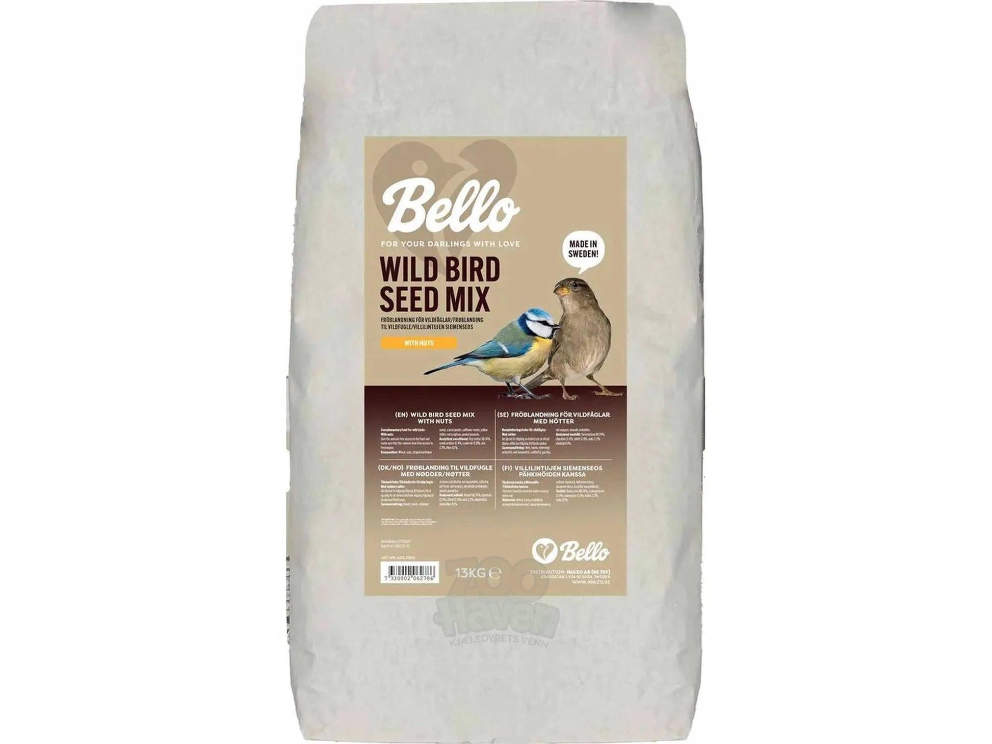 Stor hvit pose Bello Villfugl Frøblanding Med Nøtter, 13kg, med bilde av to småfugler.