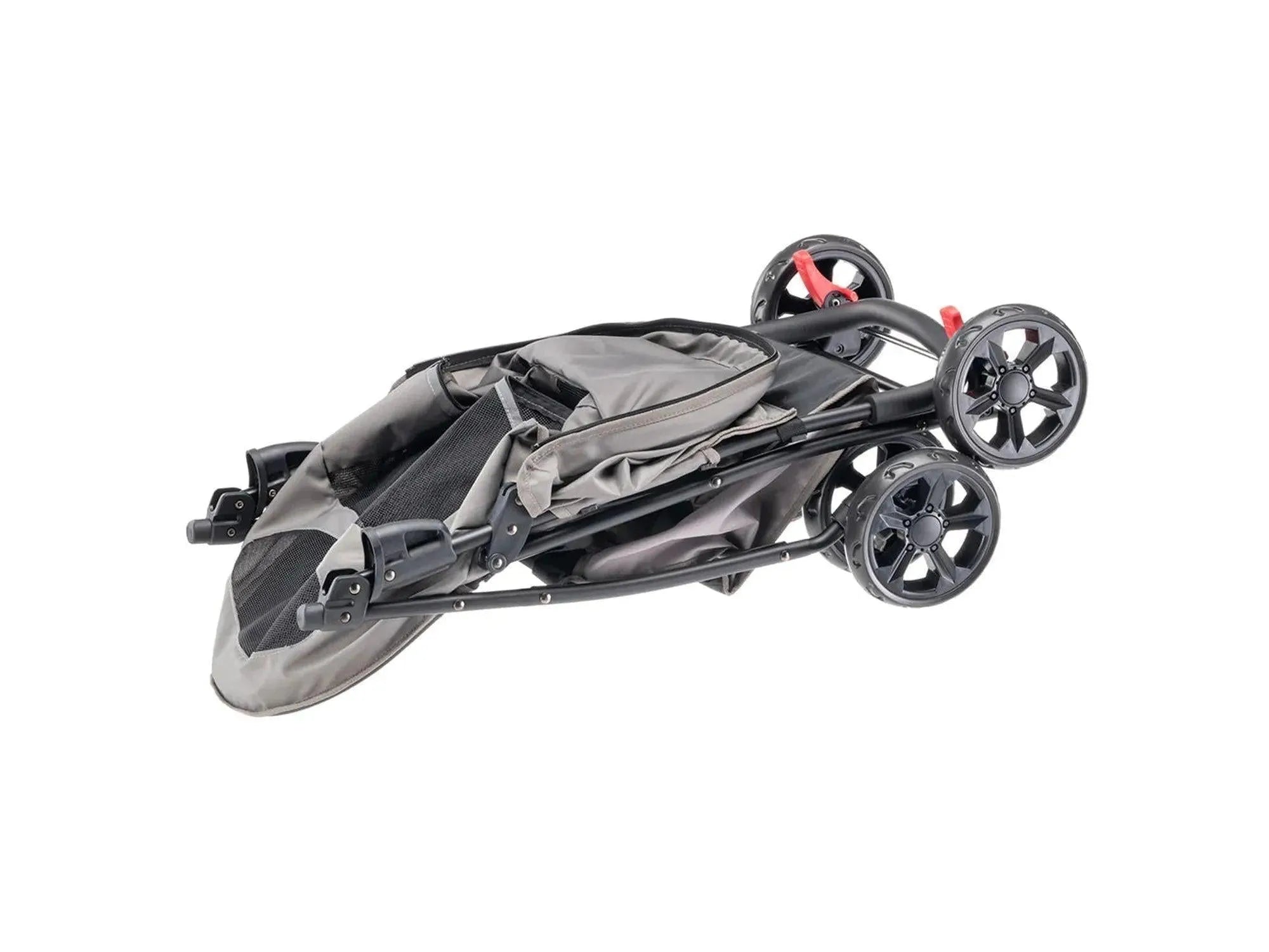 Sammenfoldet grå Trixie Buggy for kjæledyr, med svarte hjul og ramme.