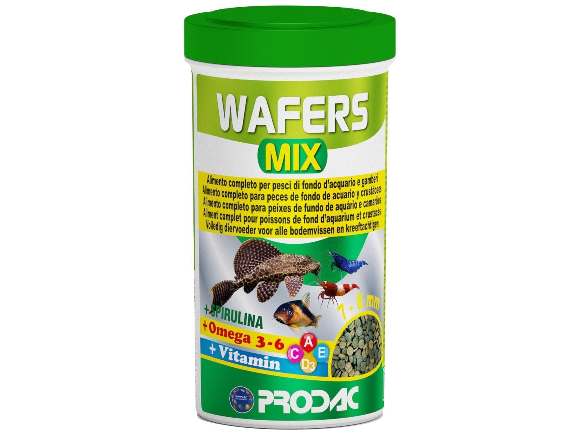 Prodac Wafers Mix fiskefôr i hvit beholder med grønt lokk, viser fisk og reker.