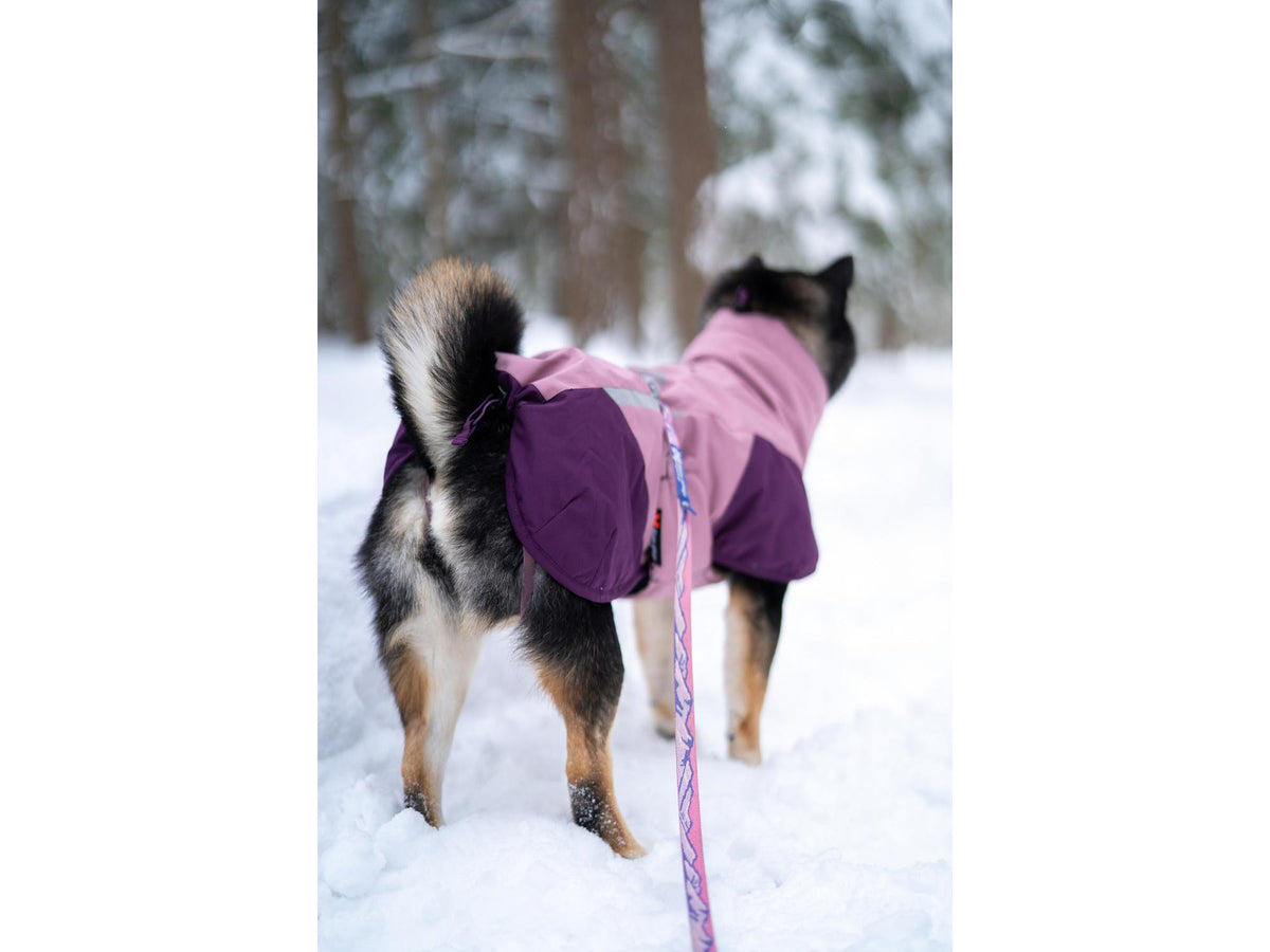 Non-stop dogwear Glacier jacket 3.0 vinterjakke – Svart/oransje – modellen vist i annen farge